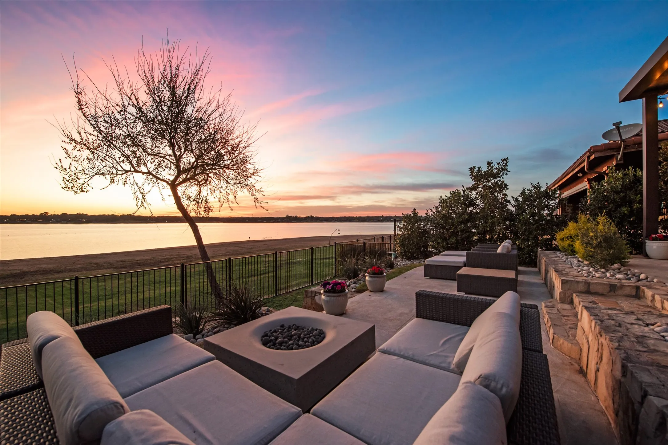 Single Family Residence For Sale in Tarrant County , 10013 Lakeside Drive, Fort Worth, Texas 76179, 4 Bedrooms, 4 Bathrooms, 2 Garage spaces, 3,711 Sqft, built in 2017, Price $1,219,999, mls#21144740, Real Estate Agent in Fort Worth, Homes For Sale in Tarrant county, Homes For Sale in Fort Worth, Realtor in Fort Worth Texas, Real Estate Brokerage Independent Realty Texas, Luminita Cordes Realtor