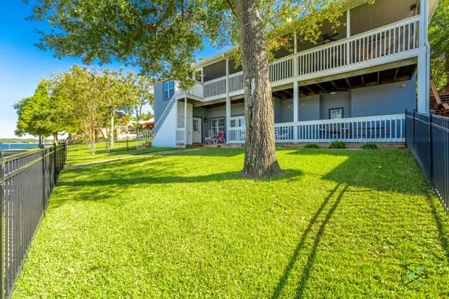 Single Family Residence For Sale in Henderson County , 6209 Point La Vista Drive, Malakoff, Texas 75148, 5 Bedrooms, 4 Bathrooms, 2 Garage spaces, 3,309 Sqft, built in 1999, Price $985,000, mls#21145472, Real Estate Agent in Malakoff, Homes For Sale in Henderson county, Homes For Sale in Malakoff, Realtor in Malakoff Texas, Real Estate Brokerage Independent Realty Texas, Luminita Cordes Realtor
