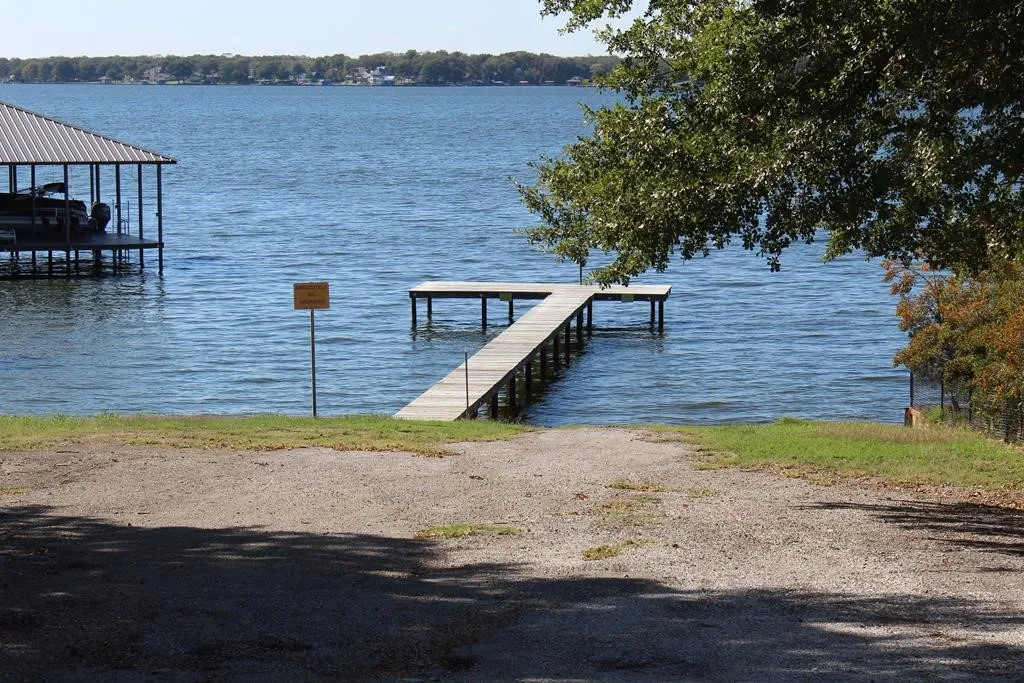 Single Family Residence For Sale in Henderson County , 6209 Point La Vista Drive, Malakoff, Texas 75148, 5 Bedrooms, 4 Bathrooms, 2 Garage spaces, 3,309 Sqft, built in 1999, Price $985,000, mls#21145472, Real Estate Agent in Malakoff, Homes For Sale in Henderson county, Homes For Sale in Malakoff, Realtor in Malakoff Texas, Real Estate Brokerage Independent Realty Texas, Luminita Cordes Realtor