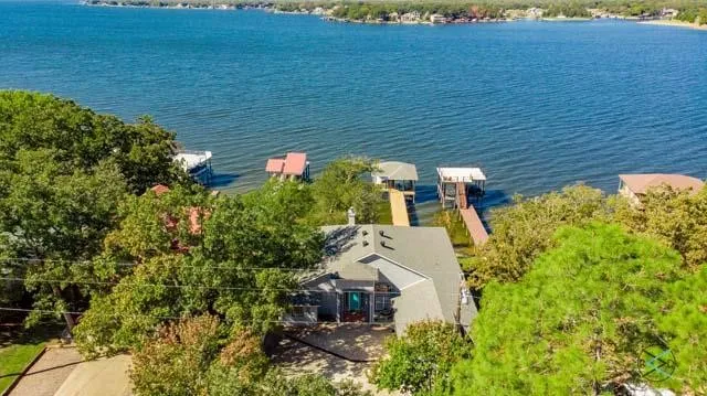 Single Family Residence For Sale in Henderson County , 6209 Point La Vista Drive, Malakoff, Texas 75148, 5 Bedrooms, 4 Bathrooms, 2 Garage spaces, 3,309 Sqft, built in 1999, Price $985,000, mls#21145472, Real Estate Agent in Malakoff, Homes For Sale in Henderson county, Homes For Sale in Malakoff, Realtor in Malakoff Texas, Real Estate Brokerage Independent Realty Texas, Luminita Cordes Realtor