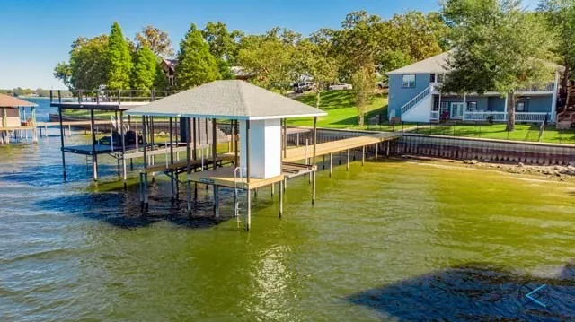 Single Family Residence For Sale in Henderson County , 6209 Point La Vista Drive, Malakoff, Texas 75148, 5 Bedrooms, 4 Bathrooms, 2 Garage spaces, 3,309 Sqft, built in 1999, Price $985,000, mls#21145472, Real Estate Agent in Malakoff, Homes For Sale in Henderson county, Homes For Sale in Malakoff, Realtor in Malakoff Texas, Real Estate Brokerage Independent Realty Texas, Luminita Cordes Realtor