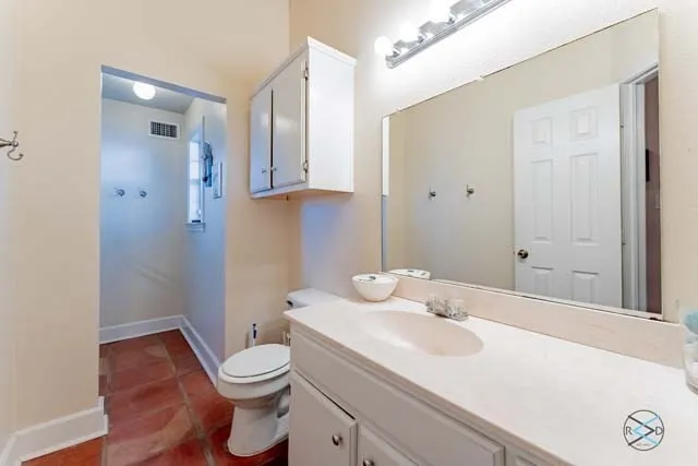 Single Family Residence For Sale in Henderson County , 6209 Point La Vista Drive, Malakoff, Texas 75148, 5 Bedrooms, 4 Bathrooms, 2 Garage spaces, 3,309 Sqft, built in 1999, Price $985,000, mls#21145472, Real Estate Agent in Malakoff, Homes For Sale in Henderson county, Homes For Sale in Malakoff, Realtor in Malakoff Texas, Real Estate Brokerage Independent Realty Texas, Luminita Cordes Realtor