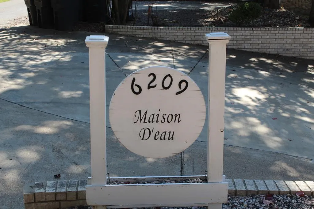 Single Family Residence For Sale in Henderson County , 6209 Point La Vista Drive, Malakoff, Texas 75148, 5 Bedrooms, 4 Bathrooms, 2 Garage spaces, 3,309 Sqft, built in 1999, Price $985,000, mls#21145472, Real Estate Agent in Malakoff, Homes For Sale in Henderson county, Homes For Sale in Malakoff, Realtor in Malakoff Texas, Real Estate Brokerage Independent Realty Texas, Luminita Cordes Realtor