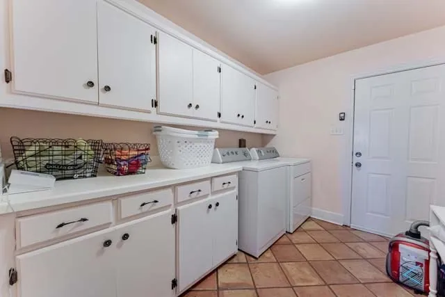 Single Family Residence For Sale in Henderson County , 6209 Point La Vista Drive, Malakoff, Texas 75148, 5 Bedrooms, 4 Bathrooms, 2 Garage spaces, 3,309 Sqft, built in 1999, Price $985,000, mls#21145472, Real Estate Agent in Malakoff, Homes For Sale in Henderson county, Homes For Sale in Malakoff, Realtor in Malakoff Texas, Real Estate Brokerage Independent Realty Texas, Luminita Cordes Realtor