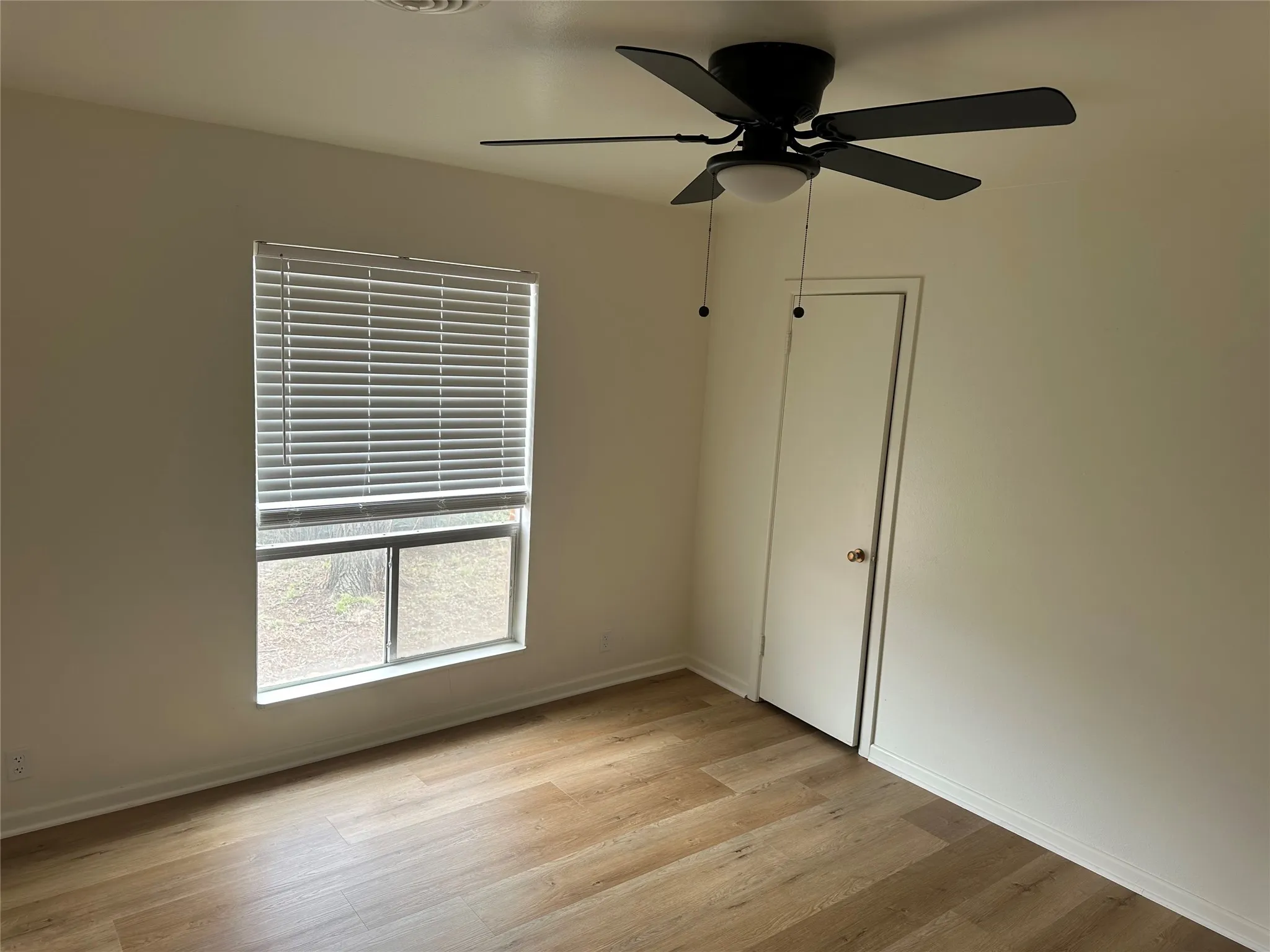 Single Family Residence For Sale in Hamilton County , 1121 E Coke, Hamilton, Texas 76531, 2 Bedrooms, 1 Bathroom, Garage spaces, 1,350 Sqft, built in 1960, Price $165,000, mls#21145593, Real Estate Agent in Hamilton, Homes For Sale in Hamilton county, Homes For Sale in Hamilton, Realtor in Hamilton Texas, Real Estate Brokerage Independent Realty Texas, Luminita Cordes Realtor