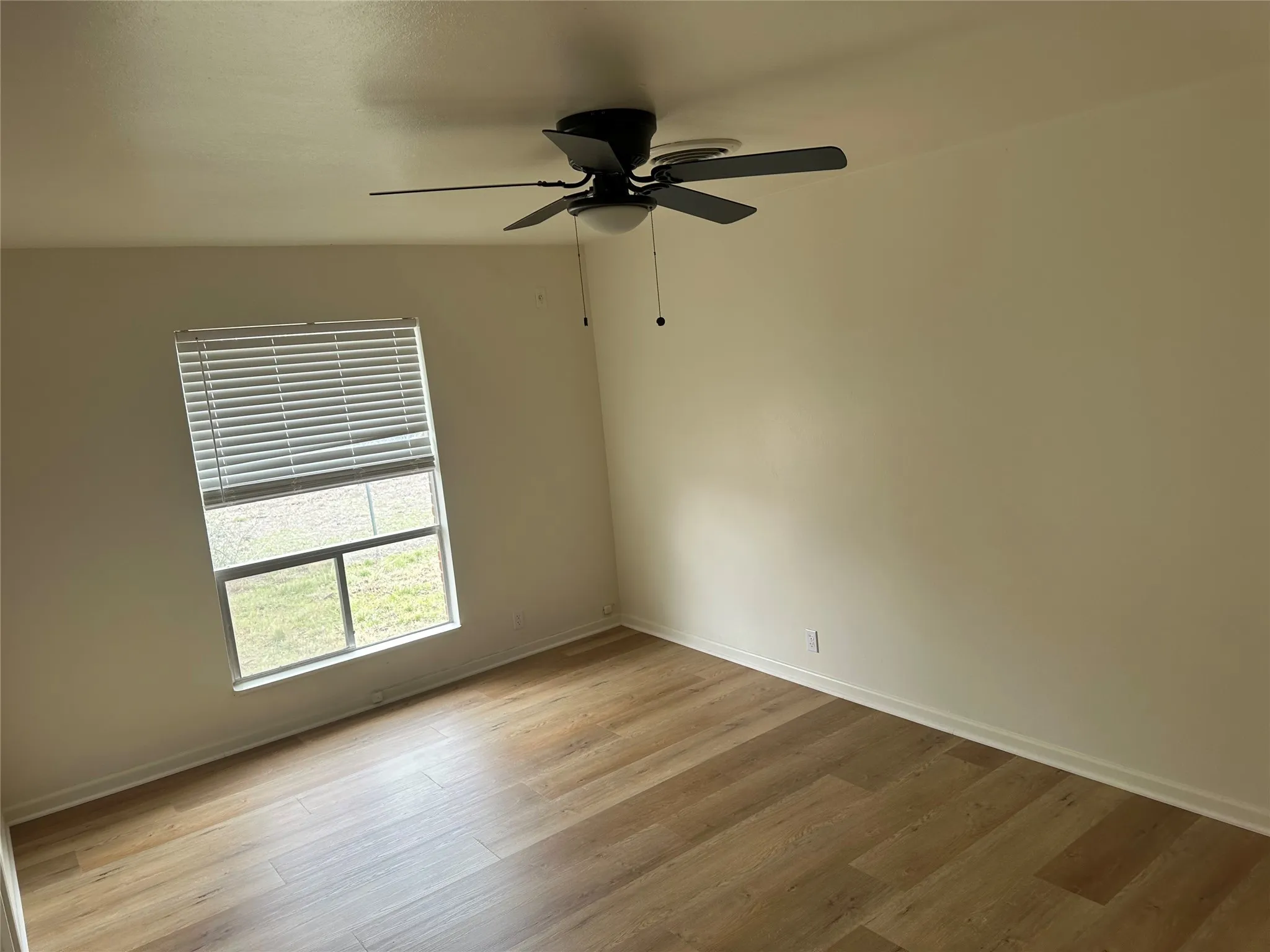 Single Family Residence For Sale in Hamilton County , 1121 E Coke, Hamilton, Texas 76531, 2 Bedrooms, 1 Bathroom, Garage spaces, 1,350 Sqft, built in 1960, Price $165,000, mls#21145593, Real Estate Agent in Hamilton, Homes For Sale in Hamilton county, Homes For Sale in Hamilton, Realtor in Hamilton Texas, Real Estate Brokerage Independent Realty Texas, Luminita Cordes Realtor
