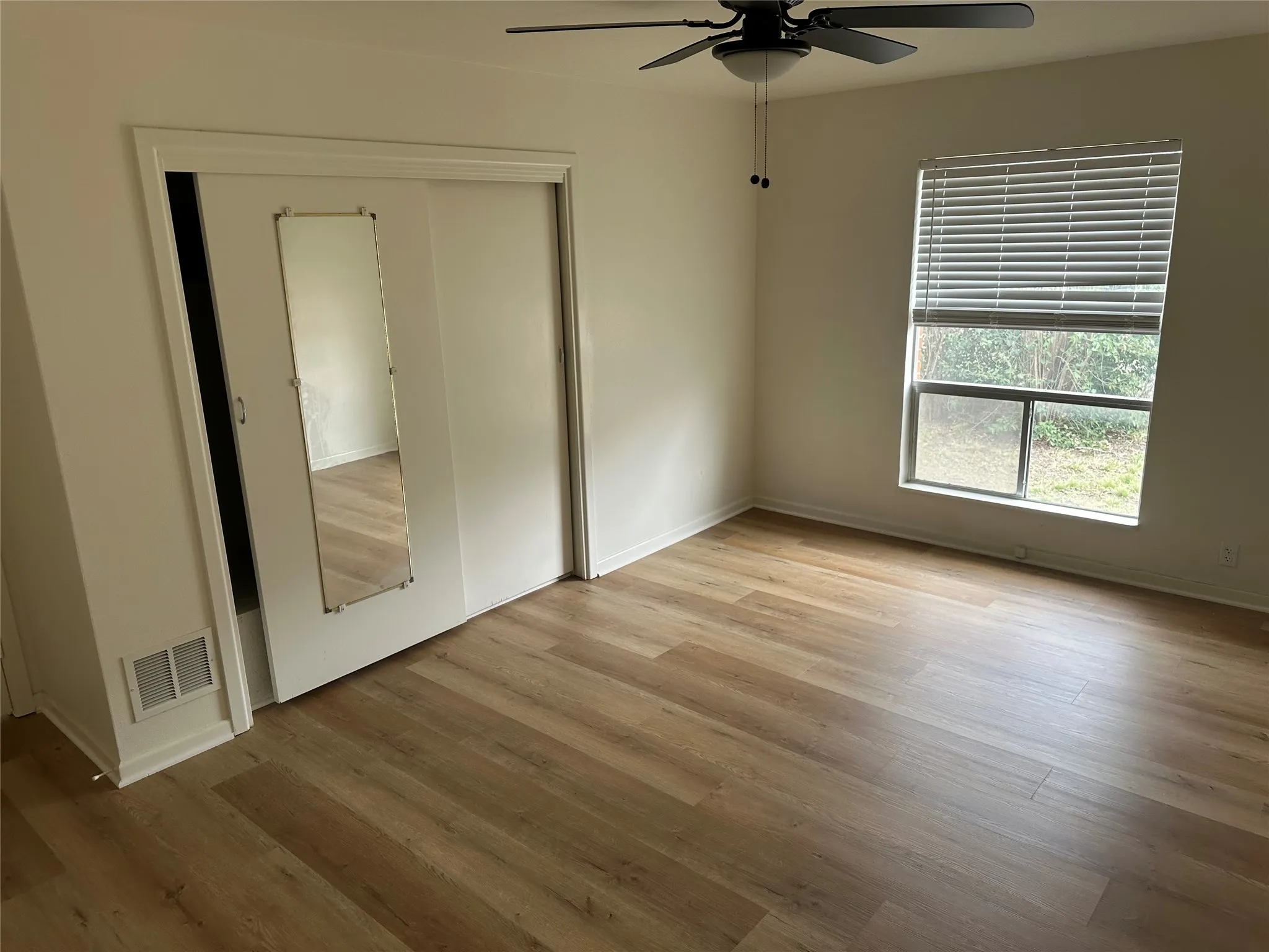 Single Family Residence For Sale in Hamilton County , 1121 E Coke, Hamilton, Texas 76531, 2 Bedrooms, 1 Bathroom, Garage spaces, 1,350 Sqft, built in 1960, Price $165,000, mls#21145593, Real Estate Agent in Hamilton, Homes For Sale in Hamilton county, Homes For Sale in Hamilton, Realtor in Hamilton Texas, Real Estate Brokerage Independent Realty Texas, Luminita Cordes Realtor