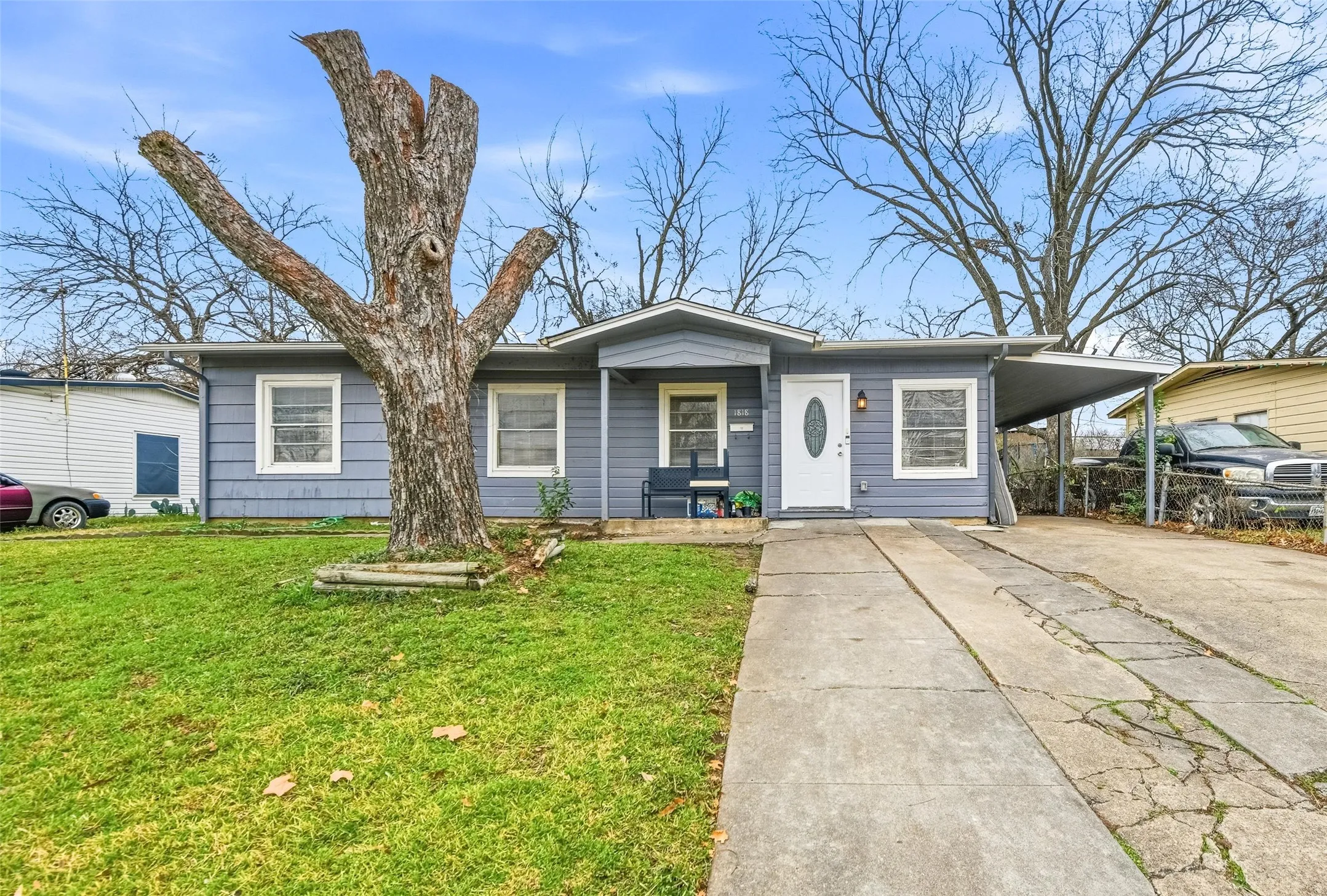 Single Family Residence For Sale in Tarrant County , 1818 Reever Street, Arlington, Texas 76010, 4 Bedroom, 2 Bathroom, Garage spaces, 1,987 Sqft, built in 1953, Preowned, mls#21145584, Real Estate Agent in Arlington, Homes For Sale in Tarrant county, Homes For Sale in Arlington, Realtor in Arlington Texas, Real Estate Brokerage Independent Realty Texas, Luminita Cordes Realtor