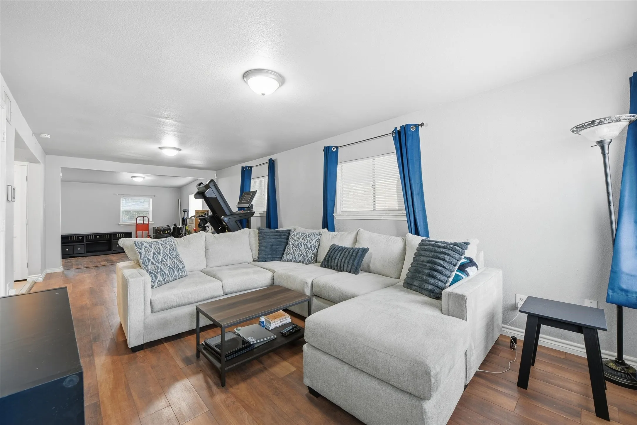 Single Family Residence For Sale in Tarrant County , 1818 Reever Street, Arlington, Texas 76010, 4 Bedroom, 2 Bathroom, Garage spaces, 1,987 Sqft, built in 1953, Preowned, mls#21145584, Real Estate Agent in Arlington, Homes For Sale in Tarrant county, Homes For Sale in Arlington, Realtor in Arlington Texas, Real Estate Brokerage Independent Realty Texas, Luminita Cordes Realtor