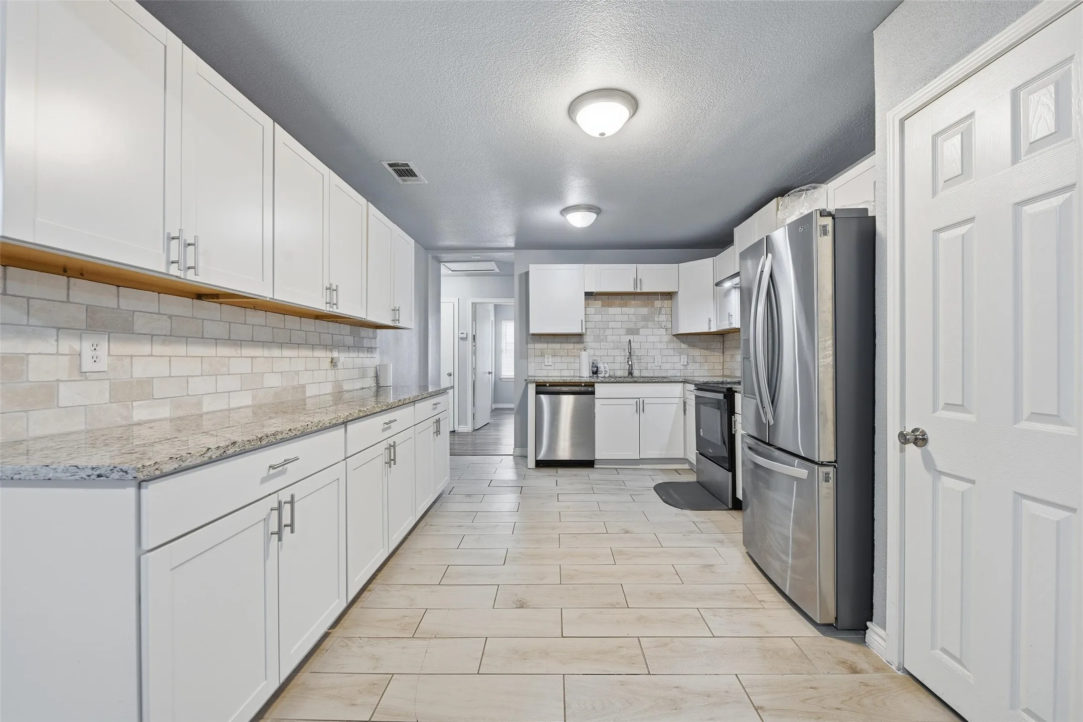 Single Family Residence For Sale in Tarrant County , 1818 Reever Street, Arlington, Texas 76010, 4 Bedroom, 2 Bathroom, Garage spaces, 1,987 Sqft, built in 1953, Preowned, mls#21145584, Real Estate Agent in Arlington, Homes For Sale in Tarrant county, Homes For Sale in Arlington, Realtor in Arlington Texas, Real Estate Brokerage Independent Realty Texas, Luminita Cordes Realtor