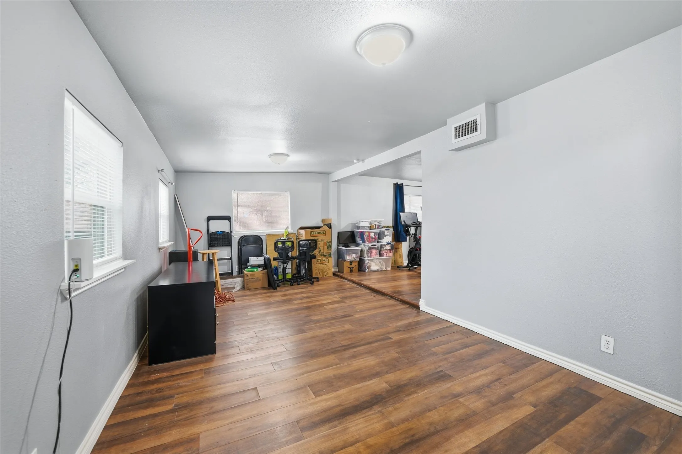 Single Family Residence For Sale in Tarrant County , 1818 Reever Street, Arlington, Texas 76010, 4 Bedroom, 2 Bathroom, Garage spaces, 1,987 Sqft, built in 1953, Preowned, mls#21145584, Real Estate Agent in Arlington, Homes For Sale in Tarrant county, Homes For Sale in Arlington, Realtor in Arlington Texas, Real Estate Brokerage Independent Realty Texas, Luminita Cordes Realtor