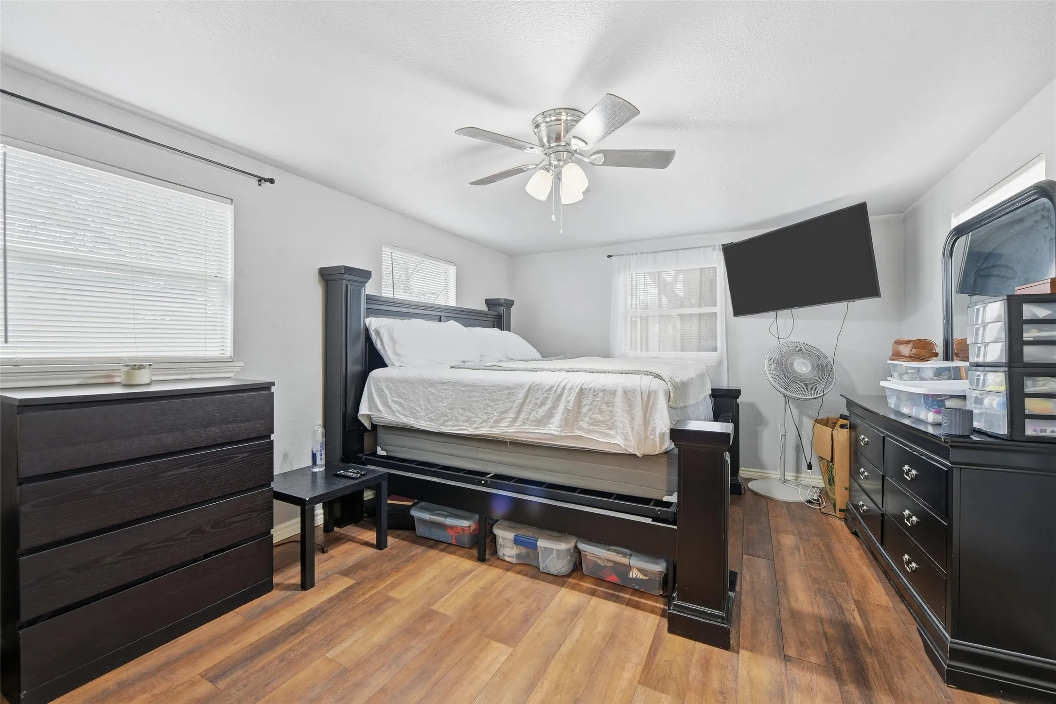 Single Family Residence For Sale in Tarrant County , 1818 Reever Street, Arlington, Texas 76010, 4 Bedroom, 2 Bathroom, Garage spaces, 1,987 Sqft, built in 1953, Preowned, mls#21145584, Real Estate Agent in Arlington, Homes For Sale in Tarrant county, Homes For Sale in Arlington, Realtor in Arlington Texas, Real Estate Brokerage Independent Realty Texas, Luminita Cordes Realtor