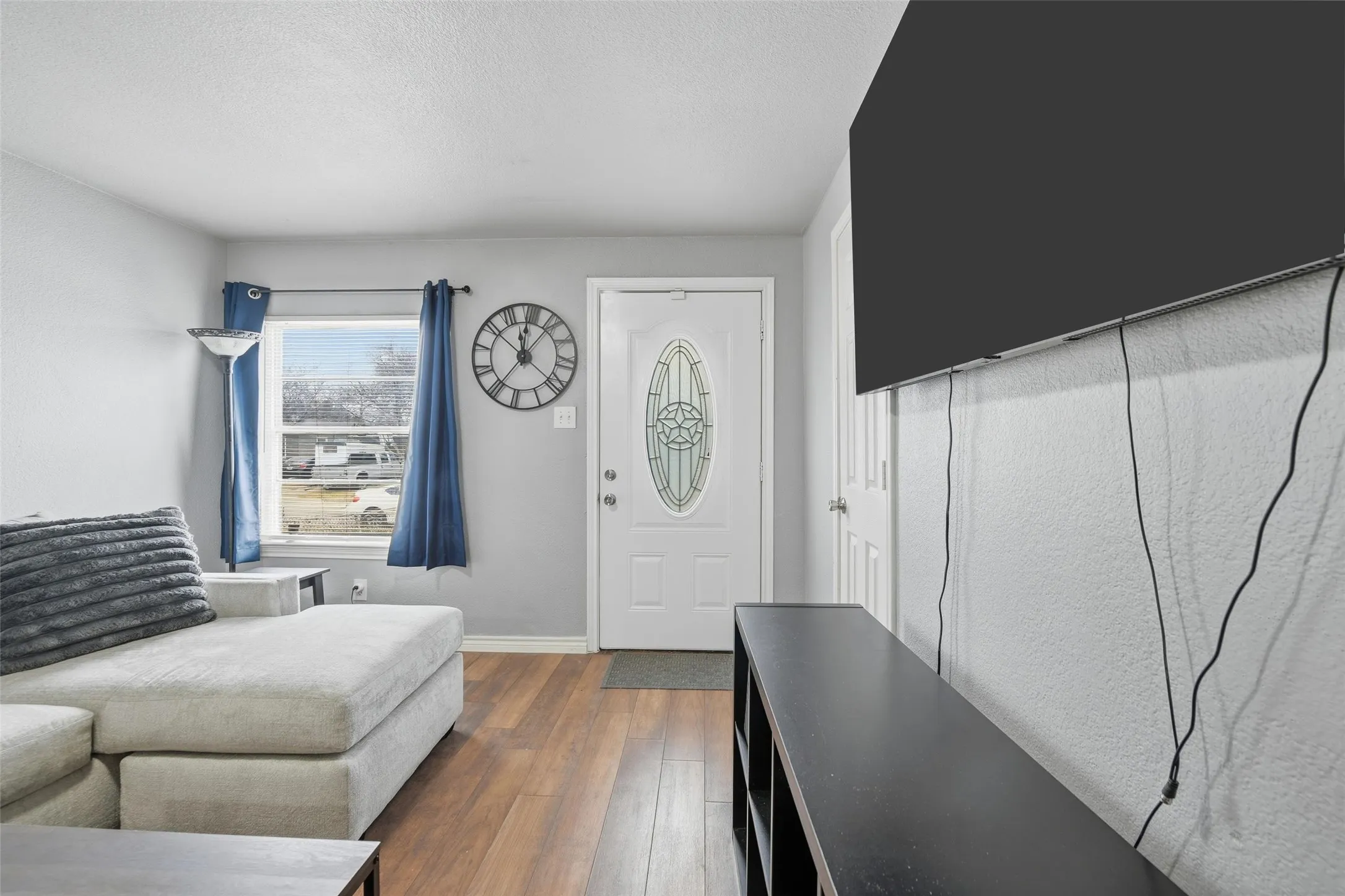 Single Family Residence For Sale in Tarrant County , 1818 Reever Street, Arlington, Texas 76010, 4 Bedroom, 2 Bathroom, Garage spaces, 1,987 Sqft, built in 1953, Preowned, mls#21145584, Real Estate Agent in Arlington, Homes For Sale in Tarrant county, Homes For Sale in Arlington, Realtor in Arlington Texas, Real Estate Brokerage Independent Realty Texas, Luminita Cordes Realtor