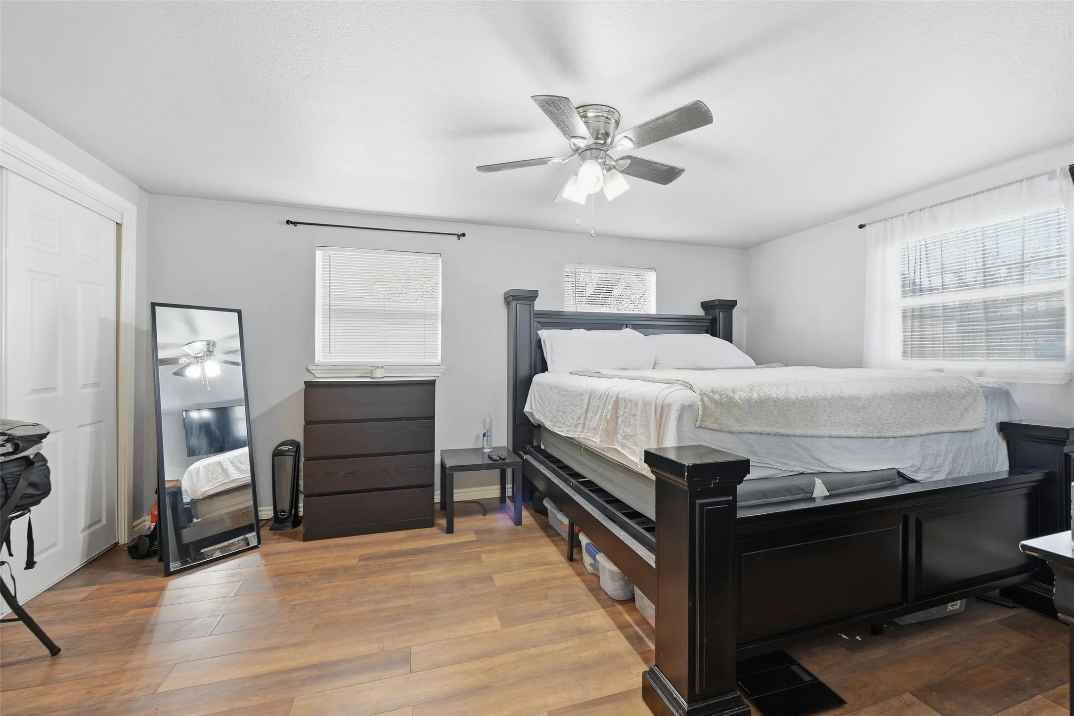 Single Family Residence For Sale in Tarrant County , 1818 Reever Street, Arlington, Texas 76010, 4 Bedroom, 2 Bathroom, Garage spaces, 1,987 Sqft, built in 1953, Preowned, mls#21145584, Real Estate Agent in Arlington, Homes For Sale in Tarrant county, Homes For Sale in Arlington, Realtor in Arlington Texas, Real Estate Brokerage Independent Realty Texas, Luminita Cordes Realtor