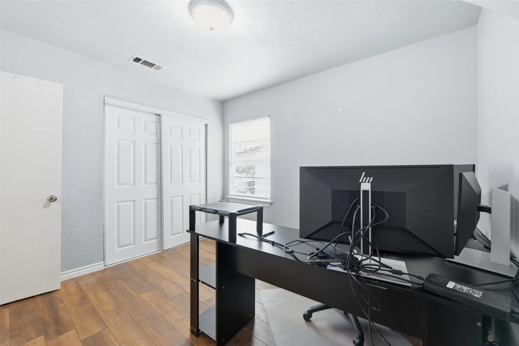 Single Family Residence For Sale in Tarrant County , 1818 Reever Street, Arlington, Texas 76010, 4 Bedroom, 2 Bathroom, Garage spaces, 1,987 Sqft, built in 1953, Preowned, mls#21145584, Real Estate Agent in Arlington, Homes For Sale in Tarrant county, Homes For Sale in Arlington, Realtor in Arlington Texas, Real Estate Brokerage Independent Realty Texas, Luminita Cordes Realtor