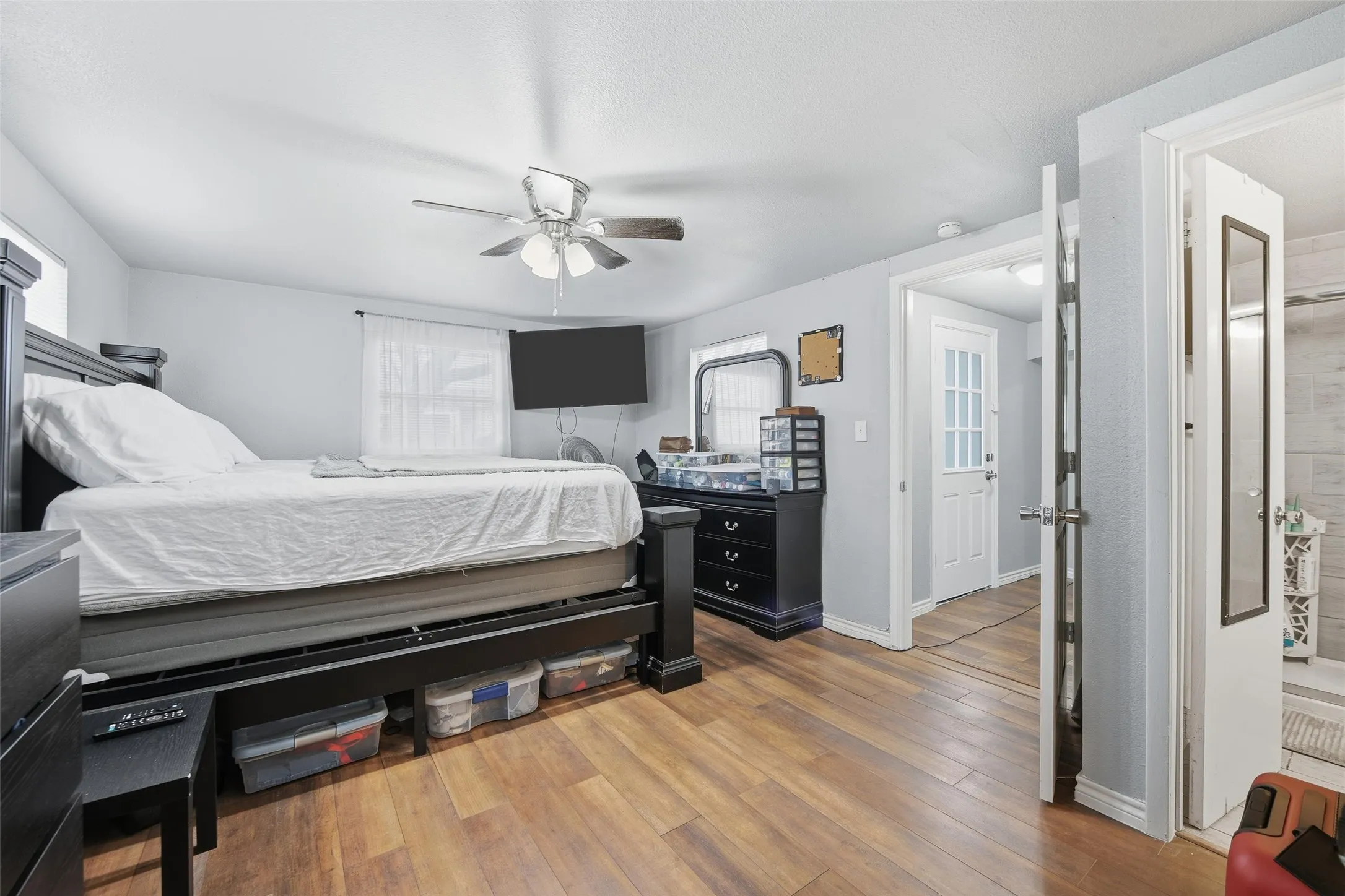 Single Family Residence For Sale in Tarrant County , 1818 Reever Street, Arlington, Texas 76010, 4 Bedroom, 2 Bathroom, Garage spaces, 1,987 Sqft, built in 1953, Preowned, mls#21145584, Real Estate Agent in Arlington, Homes For Sale in Tarrant county, Homes For Sale in Arlington, Realtor in Arlington Texas, Real Estate Brokerage Independent Realty Texas, Luminita Cordes Realtor