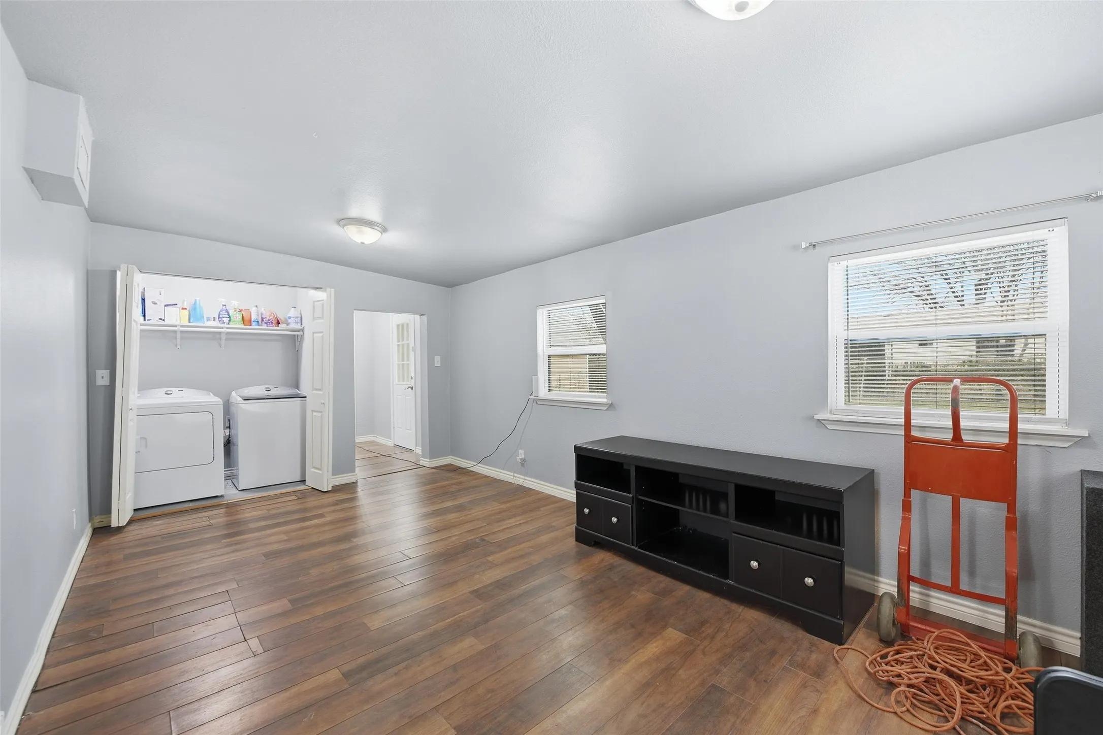 Single Family Residence For Sale in Tarrant County , 1818 Reever Street, Arlington, Texas 76010, 4 Bedroom, 2 Bathroom, Garage spaces, 1,987 Sqft, built in 1953, Preowned, mls#21145584, Real Estate Agent in Arlington, Homes For Sale in Tarrant county, Homes For Sale in Arlington, Realtor in Arlington Texas, Real Estate Brokerage Independent Realty Texas, Luminita Cordes Realtor