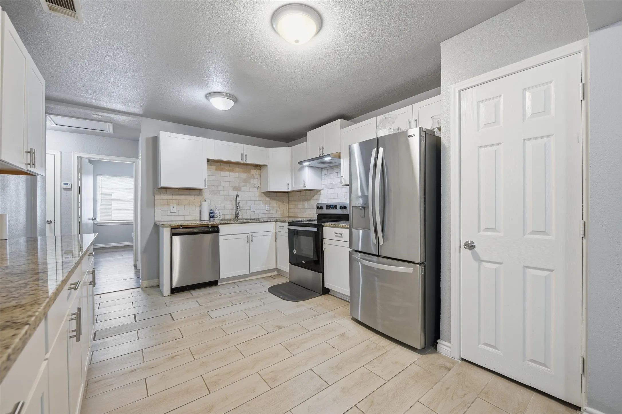 Single Family Residence For Sale in Tarrant County , 1818 Reever Street, Arlington, Texas 76010, 4 Bedroom, 2 Bathroom, Garage spaces, 1,987 Sqft, built in 1953, Preowned, mls#21145584, Real Estate Agent in Arlington, Homes For Sale in Tarrant county, Homes For Sale in Arlington, Realtor in Arlington Texas, Real Estate Brokerage Independent Realty Texas, Luminita Cordes Realtor