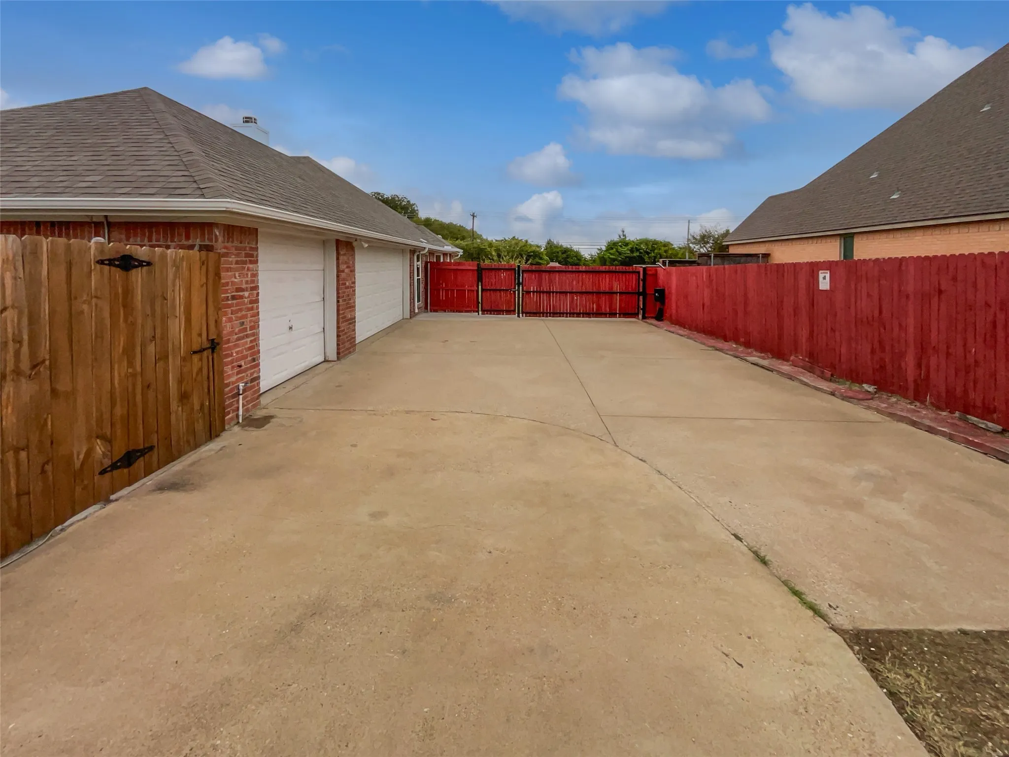 Single Family Residence For Sale in Ellis County , 3961 Joe Wilson Road, Midlothian, Texas 76065, 4 Bedroom, 3 Bathroom, 3 Garage spaces, 2,157 Sqft, built in 1998, mls#21145691, Real Estate Agent in Midlothian, Homes For Sale in Ellis county, Homes For Sale in Midlothian, Realtor in Midlothian Texas, Real Estate Brokerage Independent Realty Texas, Luminita Cordes Realtor