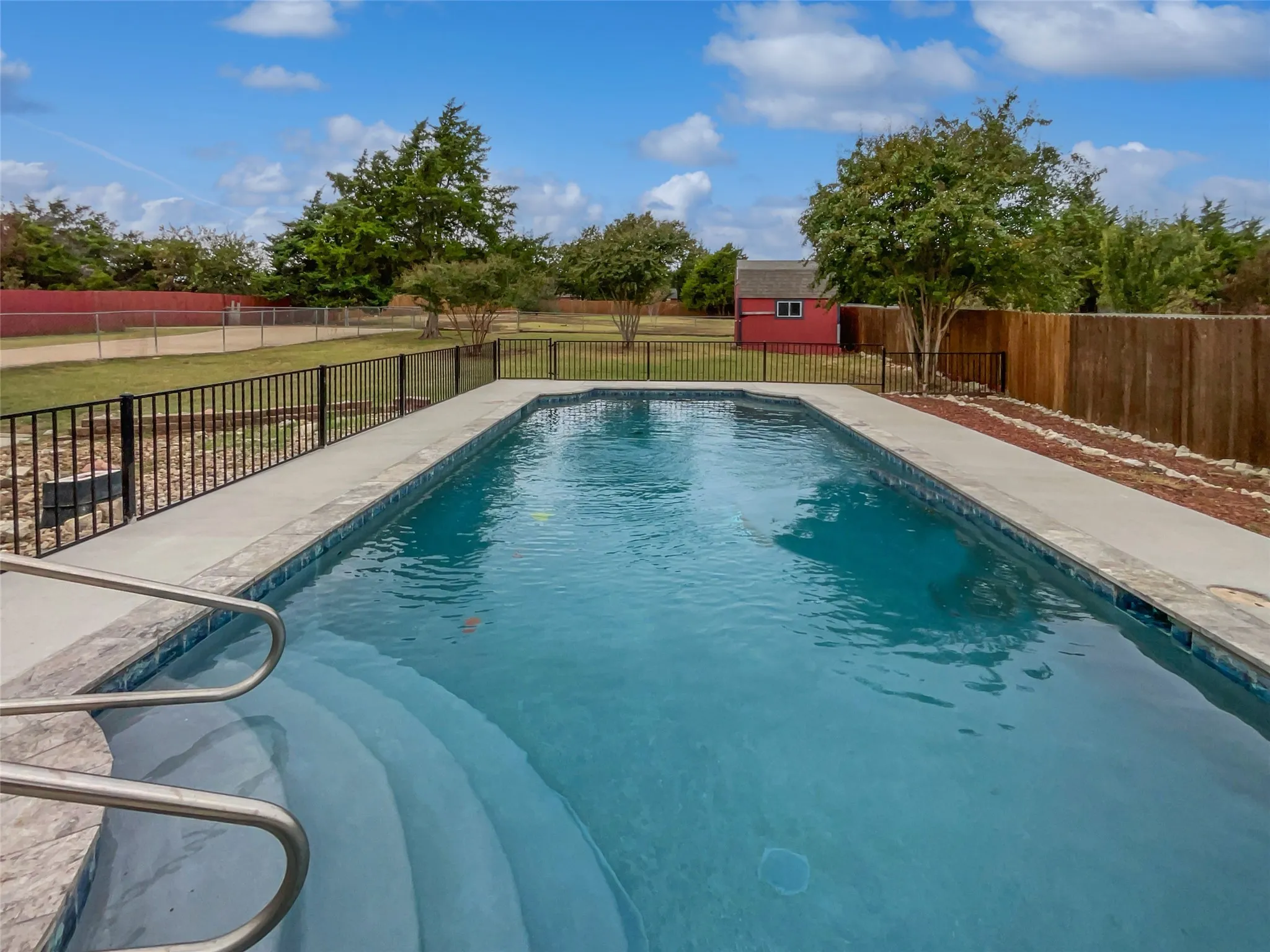 Single Family Residence For Sale in Ellis County , 3961 Joe Wilson Road, Midlothian, Texas 76065, 4 Bedroom, 3 Bathroom, 3 Garage spaces, 2,157 Sqft, built in 1998, mls#21145691, Real Estate Agent in Midlothian, Homes For Sale in Ellis county, Homes For Sale in Midlothian, Realtor in Midlothian Texas, Real Estate Brokerage Independent Realty Texas, Luminita Cordes Realtor