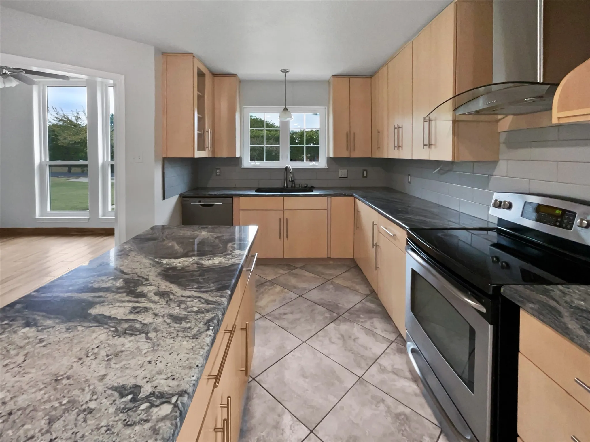 Single Family Residence For Sale in Ellis County , 3961 Joe Wilson Road, Midlothian, Texas 76065, 4 Bedroom, 3 Bathroom, 3 Garage spaces, 2,157 Sqft, built in 1998, mls#21145691, Real Estate Agent in Midlothian, Homes For Sale in Ellis county, Homes For Sale in Midlothian, Realtor in Midlothian Texas, Real Estate Brokerage Independent Realty Texas, Luminita Cordes Realtor