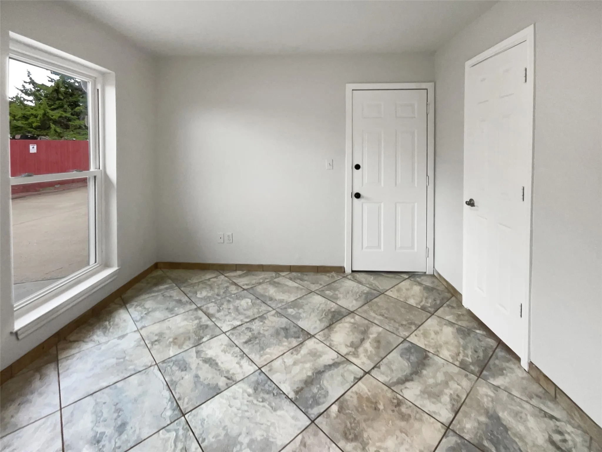 Single Family Residence For Sale in Ellis County , 3961 Joe Wilson Road, Midlothian, Texas 76065, 4 Bedroom, 3 Bathroom, 3 Garage spaces, 2,157 Sqft, built in 1998, mls#21145691, Real Estate Agent in Midlothian, Homes For Sale in Ellis county, Homes For Sale in Midlothian, Realtor in Midlothian Texas, Real Estate Brokerage Independent Realty Texas, Luminita Cordes Realtor