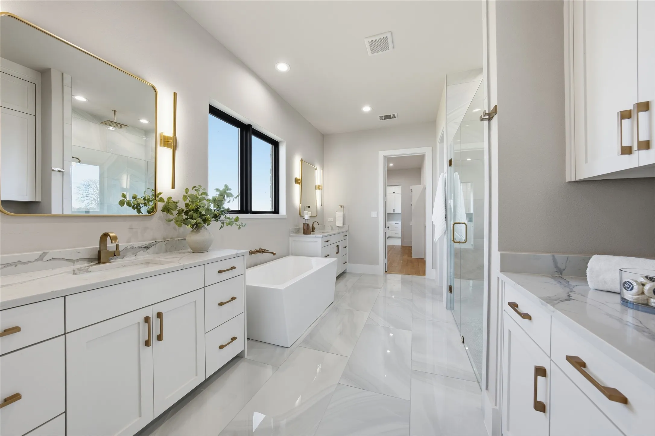 Single Family Residence For Sale in Henderson County , 104 Mary Court, Gun Barrel City, Texas 75156, 4 Bedrooms, 5 Bathrooms, 3 Garage spaces, 4,320 Sqft, built in 2024, New Construction - Complete, Price $1,944,000, mls#21135960, Real Estate Agent in Gun Barrel City, Homes For Sale in Henderson county, Homes For Sale in Gun Barrel City, Realtor in Gun Barrel City Texas, Real Estate Brokerage Independent Realty Texas, Luminita Cordes Realtor