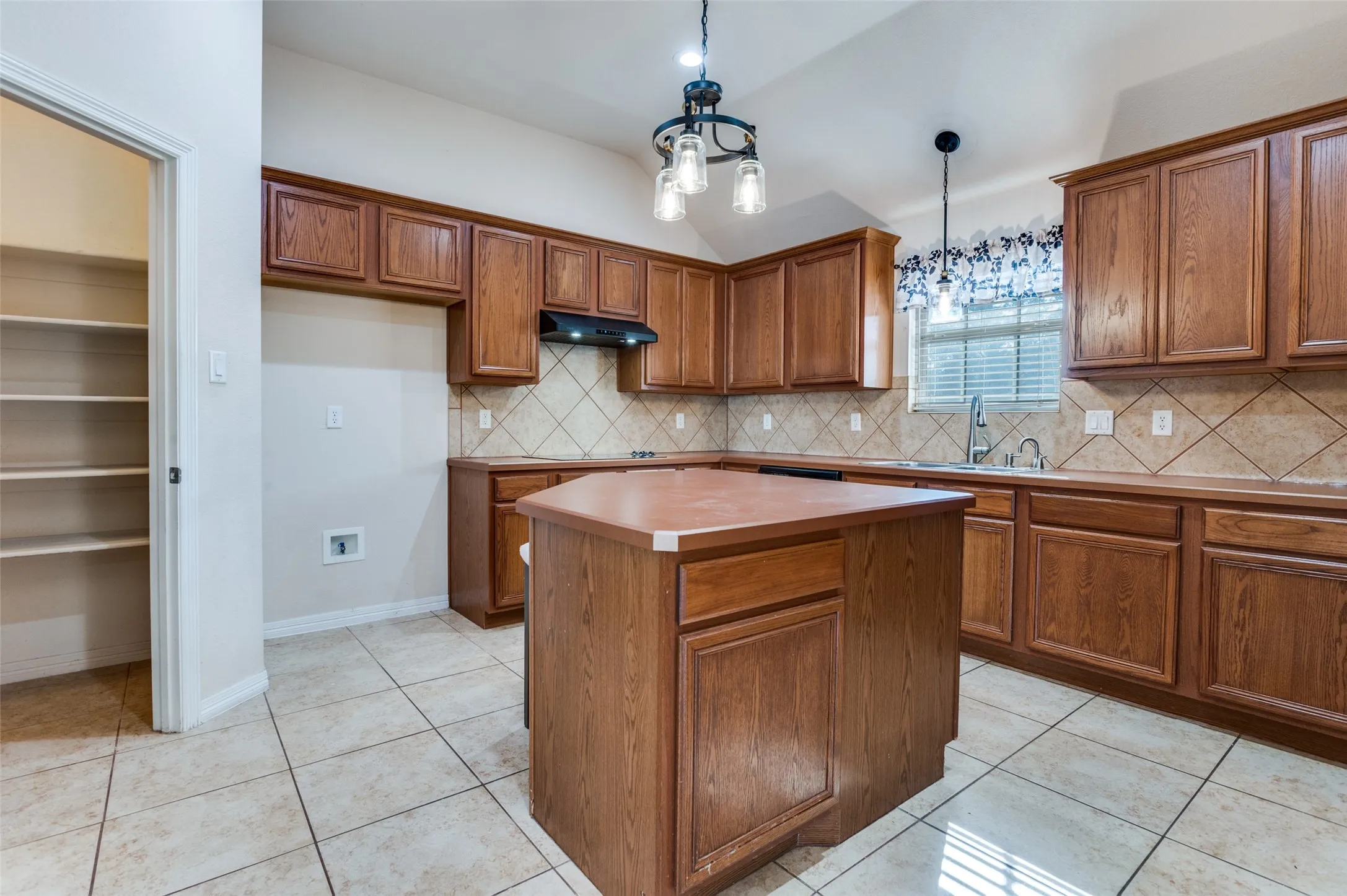 Single Family Residence For Sale in Tarrant County , 140 Big Willow Court, Saginaw, Texas 76179, 4 Bedrooms, 2 Bathrooms, 2 Garage spaces, 2,192 Sqft, built in 2007, Price $398,000, mls#21144715, Real Estate Agent in Saginaw, Homes For Sale in Tarrant county, Homes For Sale in Saginaw, Realtor in Saginaw Texas, Real Estate Brokerage Independent Realty Texas, Luminita Cordes Realtor