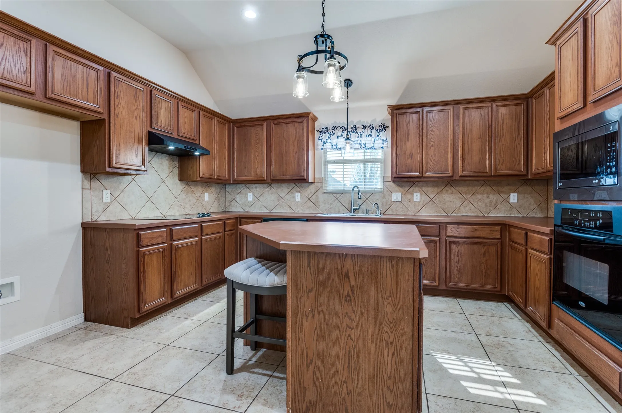 Single Family Residence For Sale in Tarrant County , 140 Big Willow Court, Saginaw, Texas 76179, 4 Bedrooms, 2 Bathrooms, 2 Garage spaces, 2,192 Sqft, built in 2007, Price $398,000, mls#21144715, Real Estate Agent in Saginaw, Homes For Sale in Tarrant county, Homes For Sale in Saginaw, Realtor in Saginaw Texas, Real Estate Brokerage Independent Realty Texas, Luminita Cordes Realtor