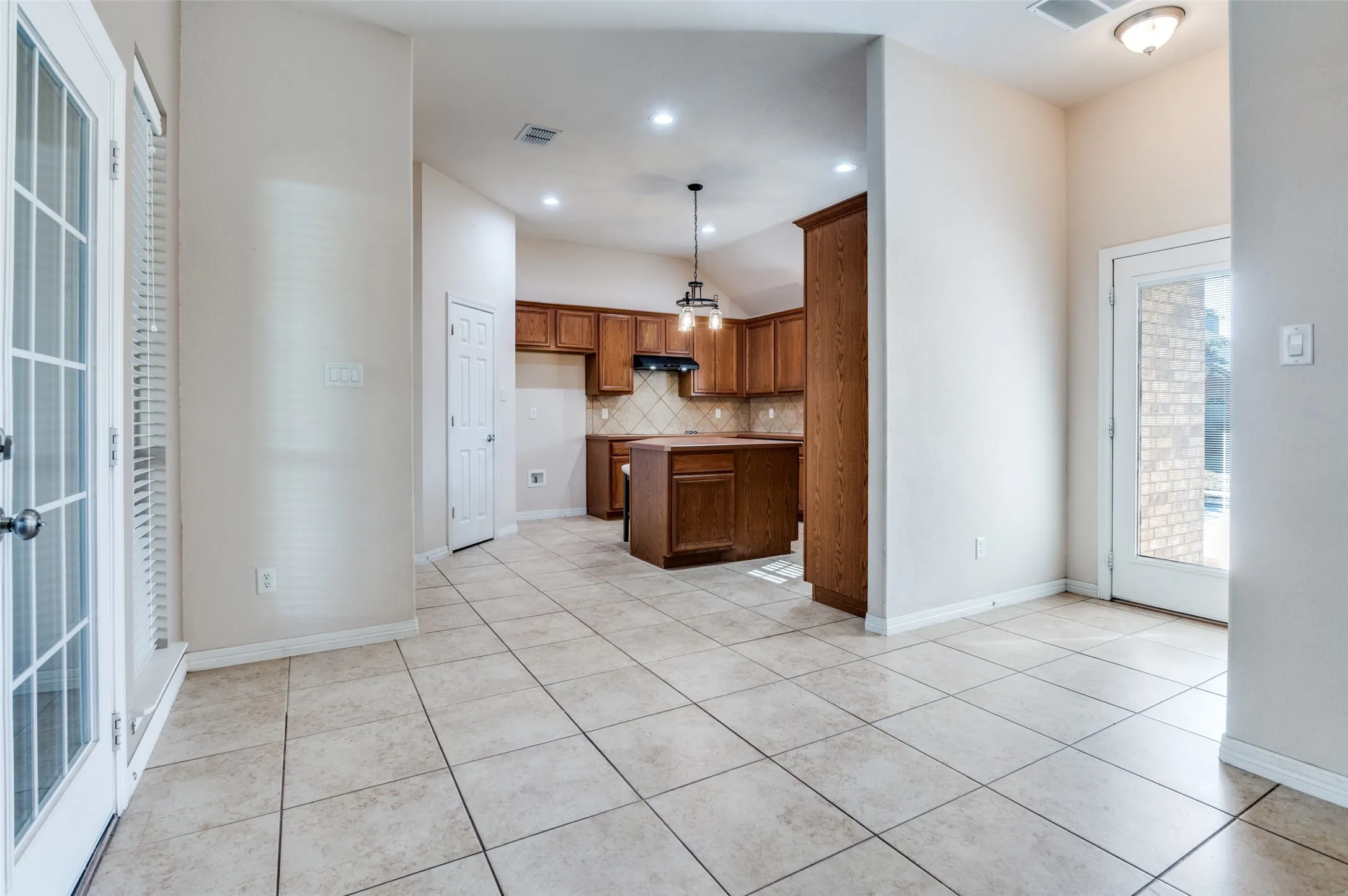 Single Family Residence For Sale in Tarrant County , 140 Big Willow Court, Saginaw, Texas 76179, 4 Bedrooms, 2 Bathrooms, 2 Garage spaces, 2,192 Sqft, built in 2007, Price $398,000, mls#21144715, Real Estate Agent in Saginaw, Homes For Sale in Tarrant county, Homes For Sale in Saginaw, Realtor in Saginaw Texas, Real Estate Brokerage Independent Realty Texas, Luminita Cordes Realtor