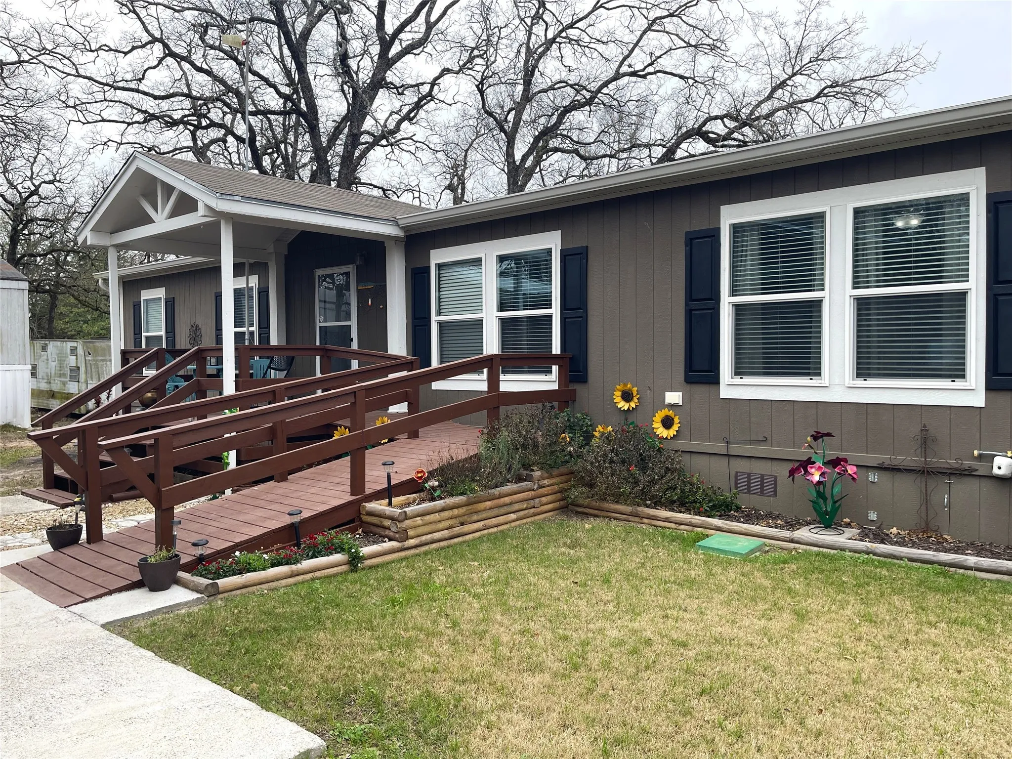 Manufactured Home For Sale in Freestone County , 351 Club Lake Rd, Gate 2, Teague, Texas 75860, 3 Bedroom, 2 Bathroom, Garage spaces, 1,456 Sqft, built in 2019, mls#21145236, Real Estate Agent in Teague, Homes For Sale in Freestone county, Homes For Sale in Teague, Realtor in Teague Texas, Real Estate Brokerage Independent Realty Texas, Luminita Cordes Realtor