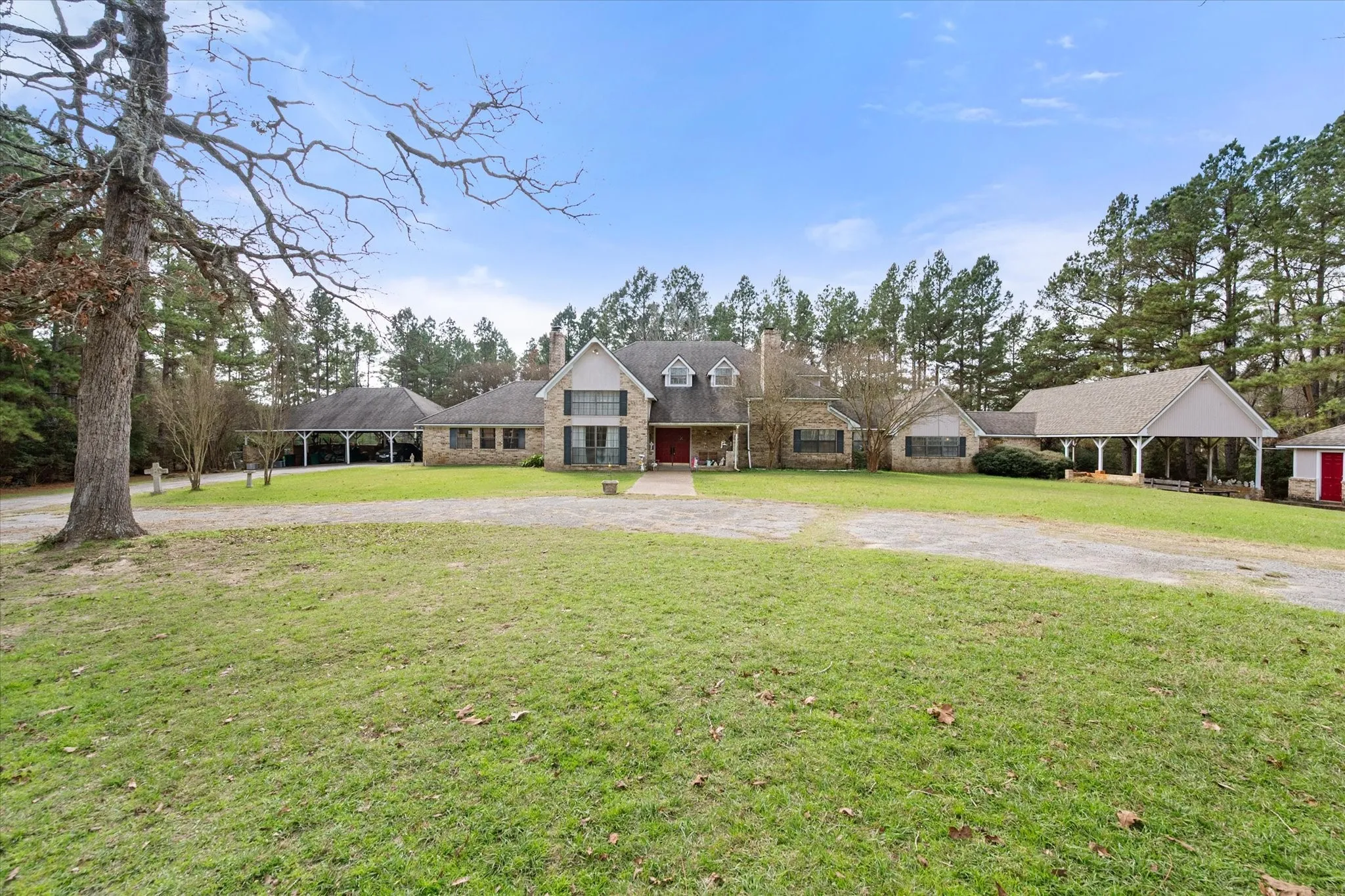 Single Family Residence For Sale in Leon County , 6951 E County Road 315, Buffalo, Texas 75831, 4 Bedroom, 3 Bathroom, 2 Garage spaces, 3,336 Sqft, built in 1982, Preowned, mls#21146080, Real Estate Agent in Buffalo, Homes For Sale in Leon county, Homes For Sale in Buffalo, Realtor in Buffalo Texas, Real Estate Brokerage Independent Realty Texas, Luminita Cordes Realtor