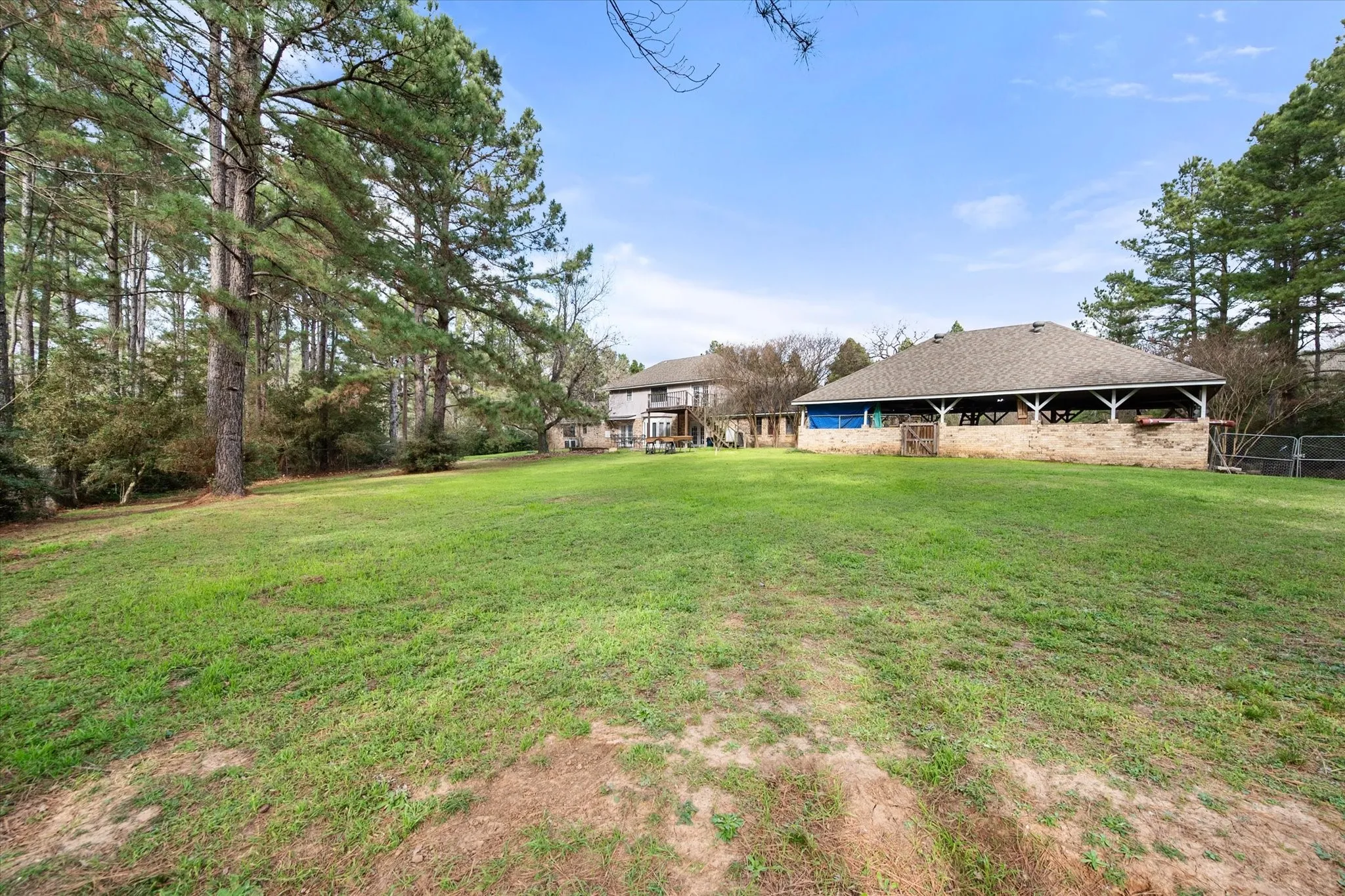 Single Family Residence For Sale in Leon County , 6951 E County Road 315, Buffalo, Texas 75831, 4 Bedroom, 3 Bathroom, 2 Garage spaces, 3,336 Sqft, built in 1982, Preowned, mls#21146080, Real Estate Agent in Buffalo, Homes For Sale in Leon county, Homes For Sale in Buffalo, Realtor in Buffalo Texas, Real Estate Brokerage Independent Realty Texas, Luminita Cordes Realtor
