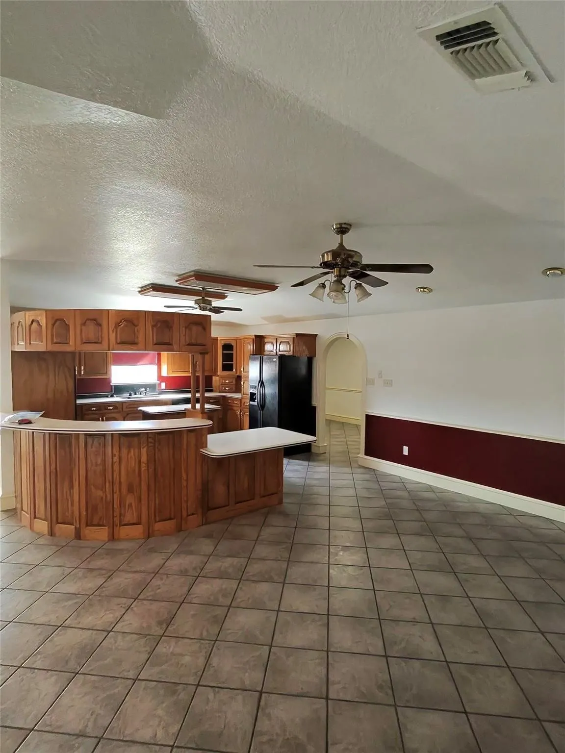 Single Family Residence For Sale in Tarrant County , 7401 Briar Road, Azle, Texas 76020, 2 Bedroom, 2 Bathroom, 2 Garage spaces, 2,639 Sqft, built in 1998, Preowned, mls#21146145, Real Estate Agent in Azle, Homes For Sale in Tarrant county, Homes For Sale in Azle, Realtor in Azle Texas, Real Estate Brokerage Independent Realty Texas, Luminita Cordes Realtor