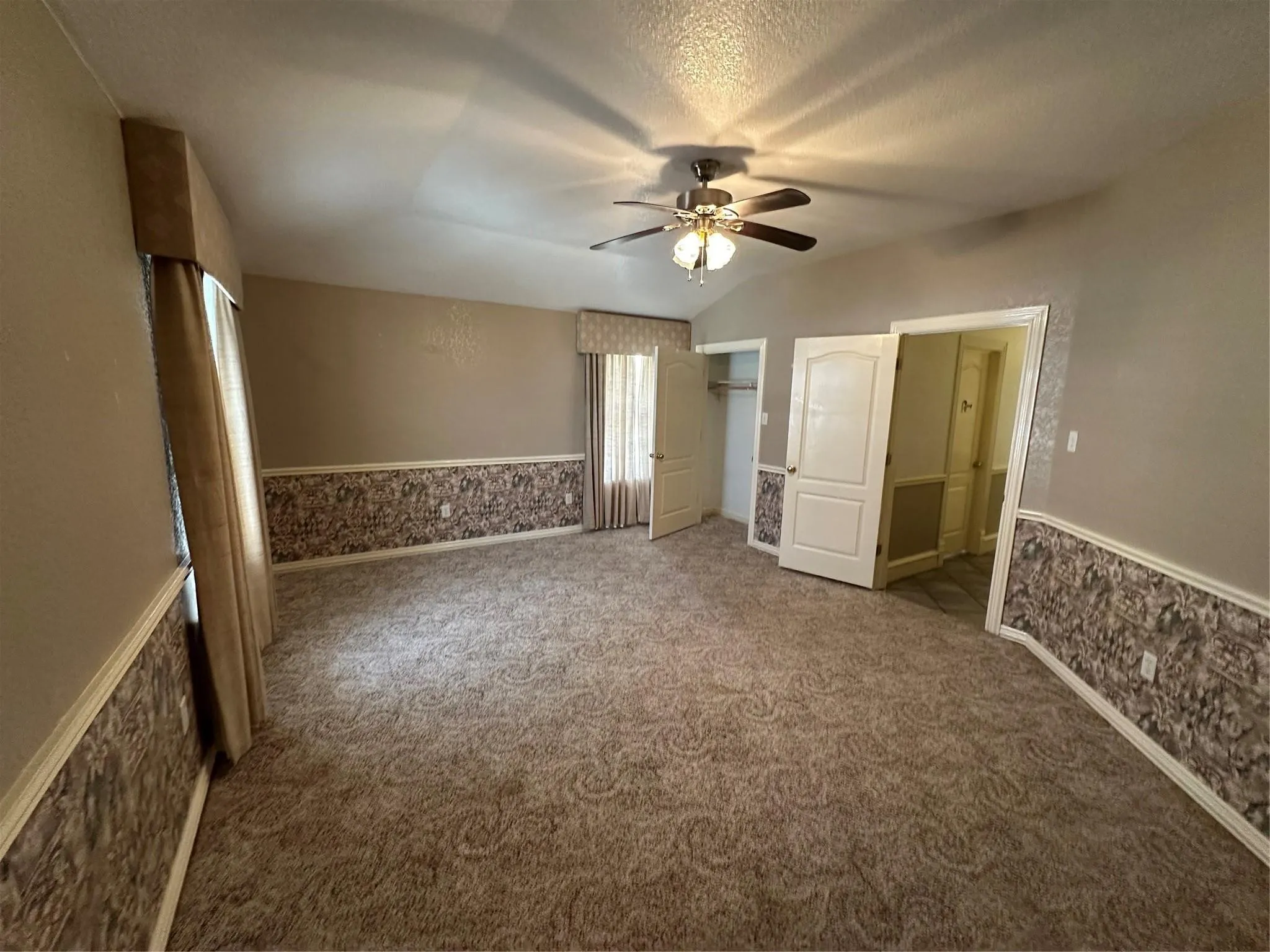 Single Family Residence For Sale in Tarrant County , 7401 Briar Road, Azle, Texas 76020, 2 Bedroom, 2 Bathroom, 2 Garage spaces, 2,639 Sqft, built in 1998, Preowned, mls#21146145, Real Estate Agent in Azle, Homes For Sale in Tarrant county, Homes For Sale in Azle, Realtor in Azle Texas, Real Estate Brokerage Independent Realty Texas, Luminita Cordes Realtor