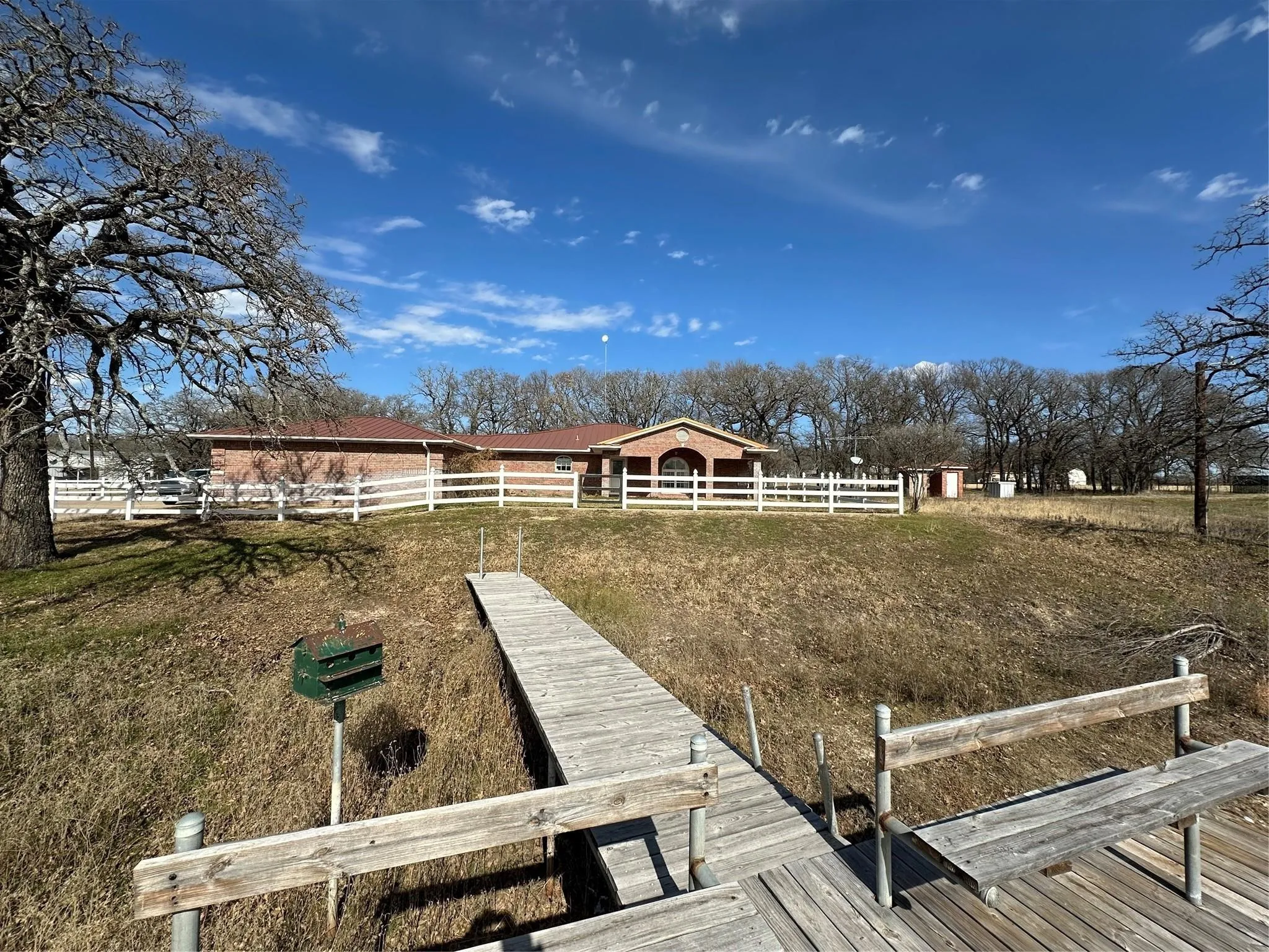 Single Family Residence For Sale in Tarrant County , 7401 Briar Road, Azle, Texas 76020, 2 Bedroom, 2 Bathroom, 2 Garage spaces, 2,639 Sqft, built in 1998, Preowned, mls#21146145, Real Estate Agent in Azle, Homes For Sale in Tarrant county, Homes For Sale in Azle, Realtor in Azle Texas, Real Estate Brokerage Independent Realty Texas, Luminita Cordes Realtor