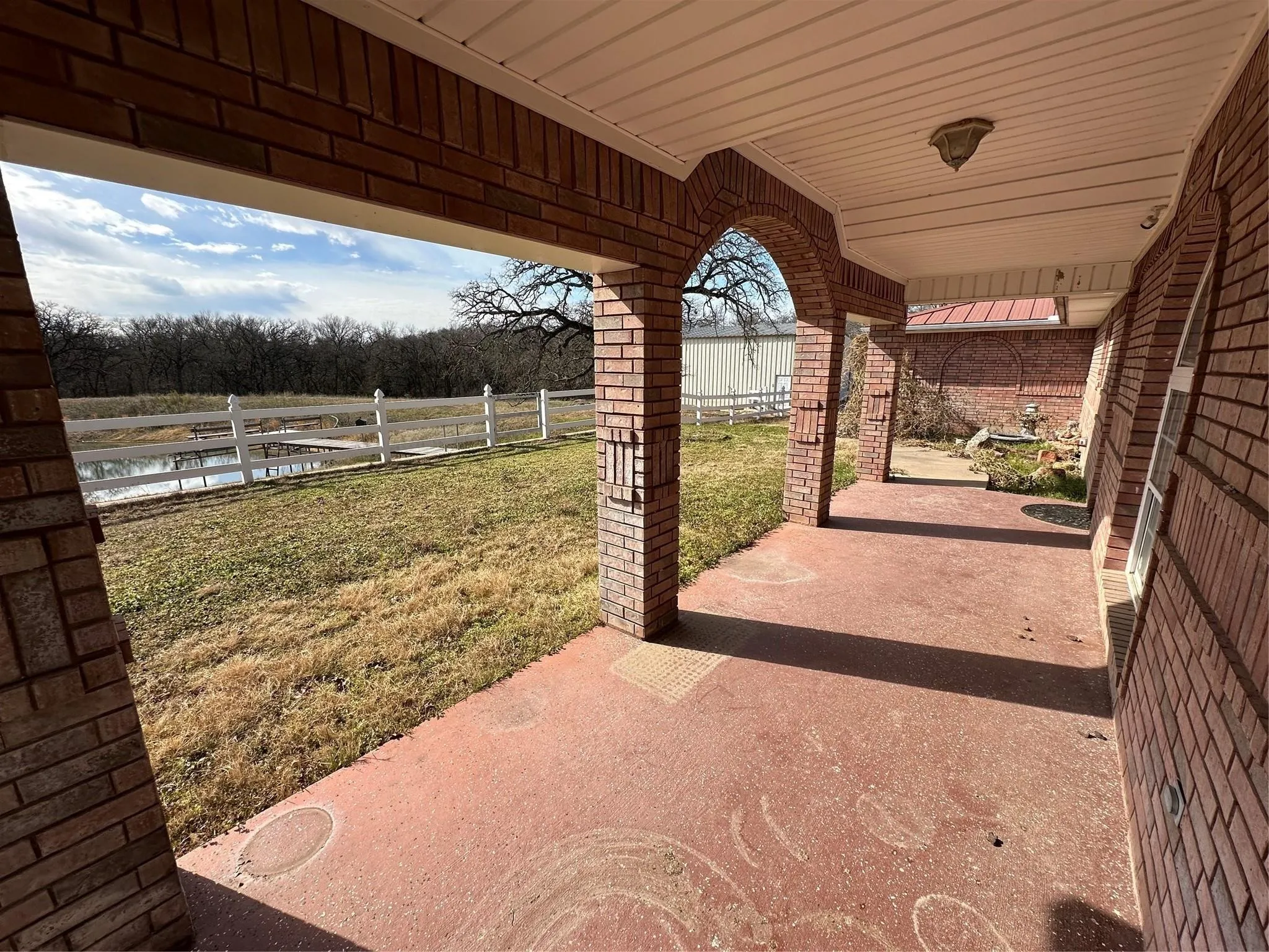 Single Family Residence For Sale in Tarrant County , 7401 Briar Road, Azle, Texas 76020, 2 Bedroom, 2 Bathroom, 2 Garage spaces, 2,639 Sqft, built in 1998, Preowned, mls#21146145, Real Estate Agent in Azle, Homes For Sale in Tarrant county, Homes For Sale in Azle, Realtor in Azle Texas, Real Estate Brokerage Independent Realty Texas, Luminita Cordes Realtor