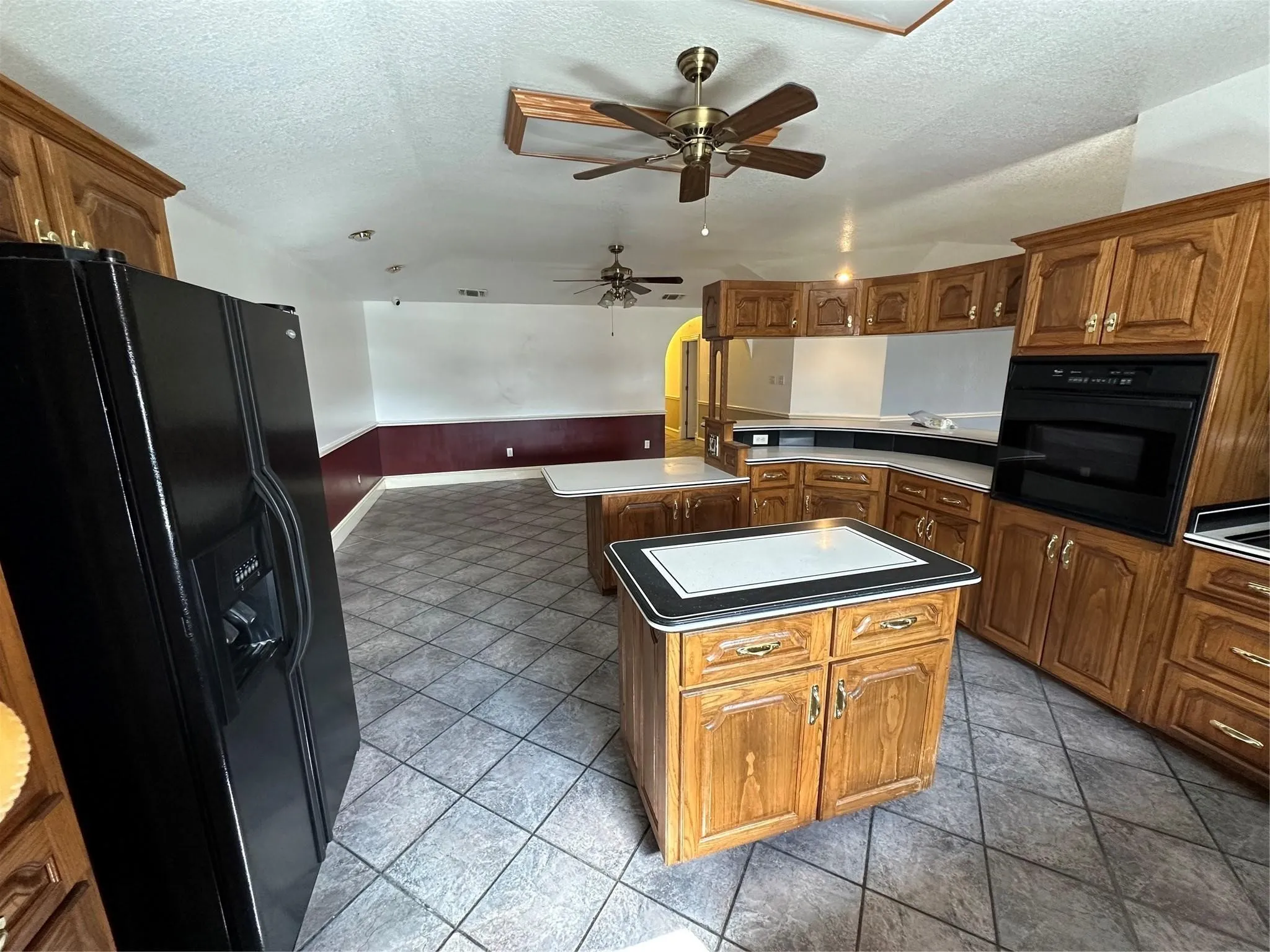 Single Family Residence For Sale in Tarrant County , 7401 Briar Road, Azle, Texas 76020, 2 Bedroom, 2 Bathroom, 2 Garage spaces, 2,639 Sqft, built in 1998, Preowned, mls#21146145, Real Estate Agent in Azle, Homes For Sale in Tarrant county, Homes For Sale in Azle, Realtor in Azle Texas, Real Estate Brokerage Independent Realty Texas, Luminita Cordes Realtor