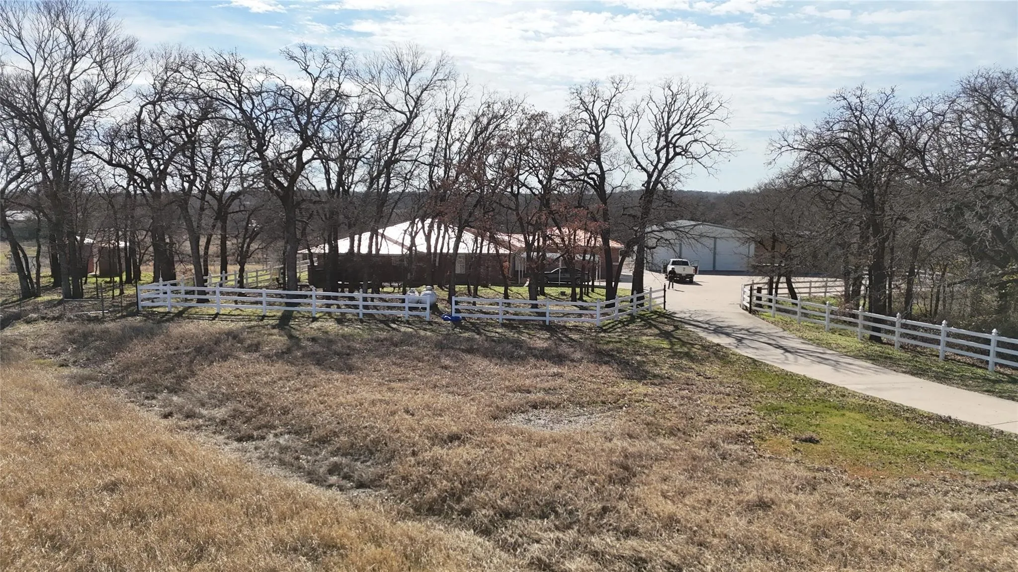 Single Family Residence For Sale in Tarrant County , 7401 Briar Road, Azle, Texas 76020, 2 Bedroom, 2 Bathroom, 2 Garage spaces, 2,639 Sqft, built in 1998, Preowned, mls#21146145, Real Estate Agent in Azle, Homes For Sale in Tarrant county, Homes For Sale in Azle, Realtor in Azle Texas, Real Estate Brokerage Independent Realty Texas, Luminita Cordes Realtor