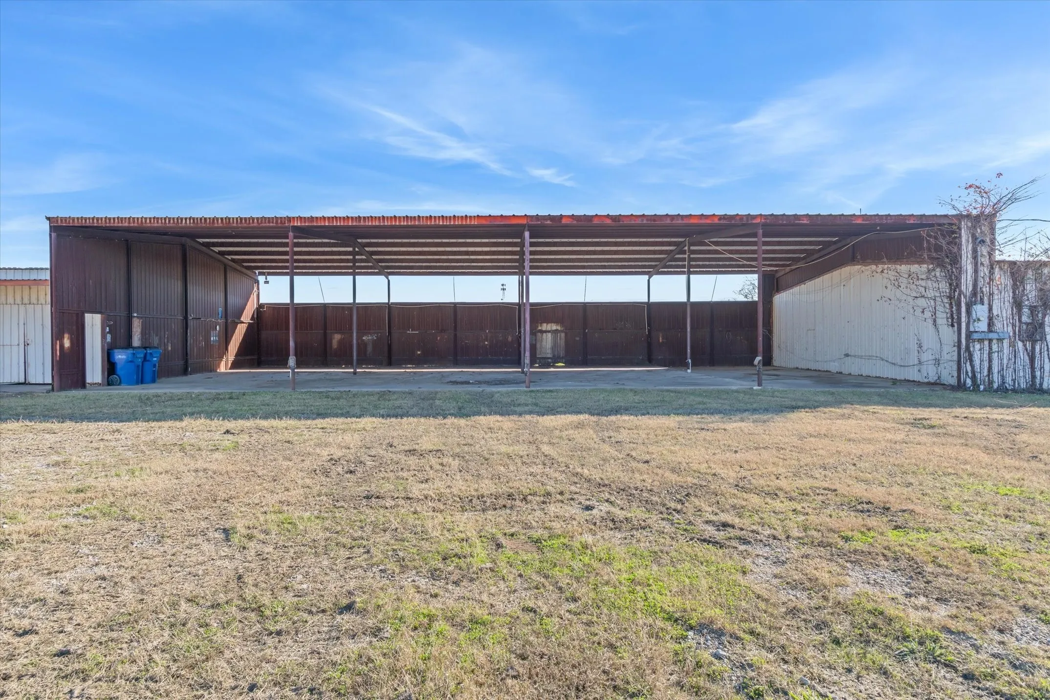 Office For Sale in Kaufman County , 9474 HWY 175, Kemp, Texas 75143, 0, 0, Garage spaces, 20,568 Sqft, built in 1990, Preowned, mls#21146136, Real Estate Agent in Kemp, Homes For Sale in Kaufman county, Homes For Sale in Kemp, Realtor in Kemp Texas, Real Estate Brokerage Independent Realty Texas, Luminita Cordes Realtor