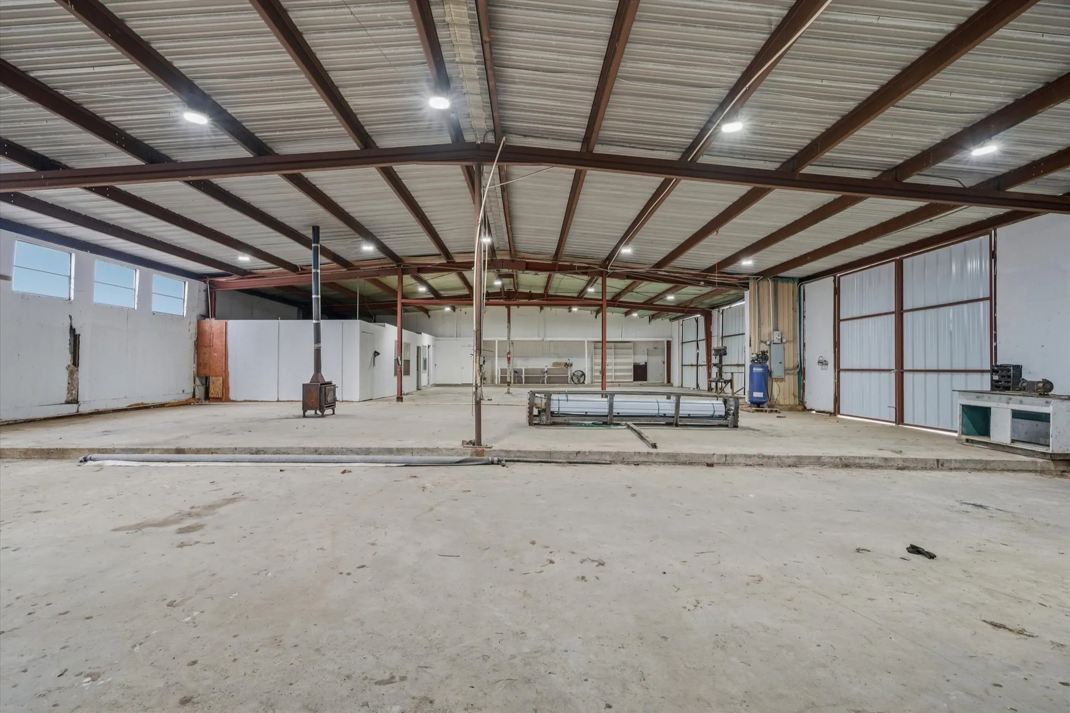 Office For Sale in Kaufman County , 9474 HWY 175, Kemp, Texas 75143, 0, 0, Garage spaces, 20,568 Sqft, built in 1990, Preowned, mls#21146136, Real Estate Agent in Kemp, Homes For Sale in Kaufman county, Homes For Sale in Kemp, Realtor in Kemp Texas, Real Estate Brokerage Independent Realty Texas, Luminita Cordes Realtor