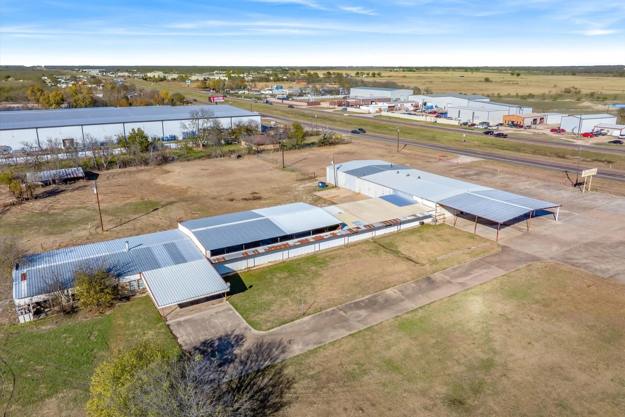 Office For Sale in Kaufman County , 9474 HWY 175, Kemp, Texas 75143, 0, 0, Garage spaces, 20,568 Sqft, built in 1990, Preowned, mls#21146136, Real Estate Agent in Kemp, Homes For Sale in Kaufman county, Homes For Sale in Kemp, Realtor in Kemp Texas, Real Estate Brokerage Independent Realty Texas, Luminita Cordes Realtor
