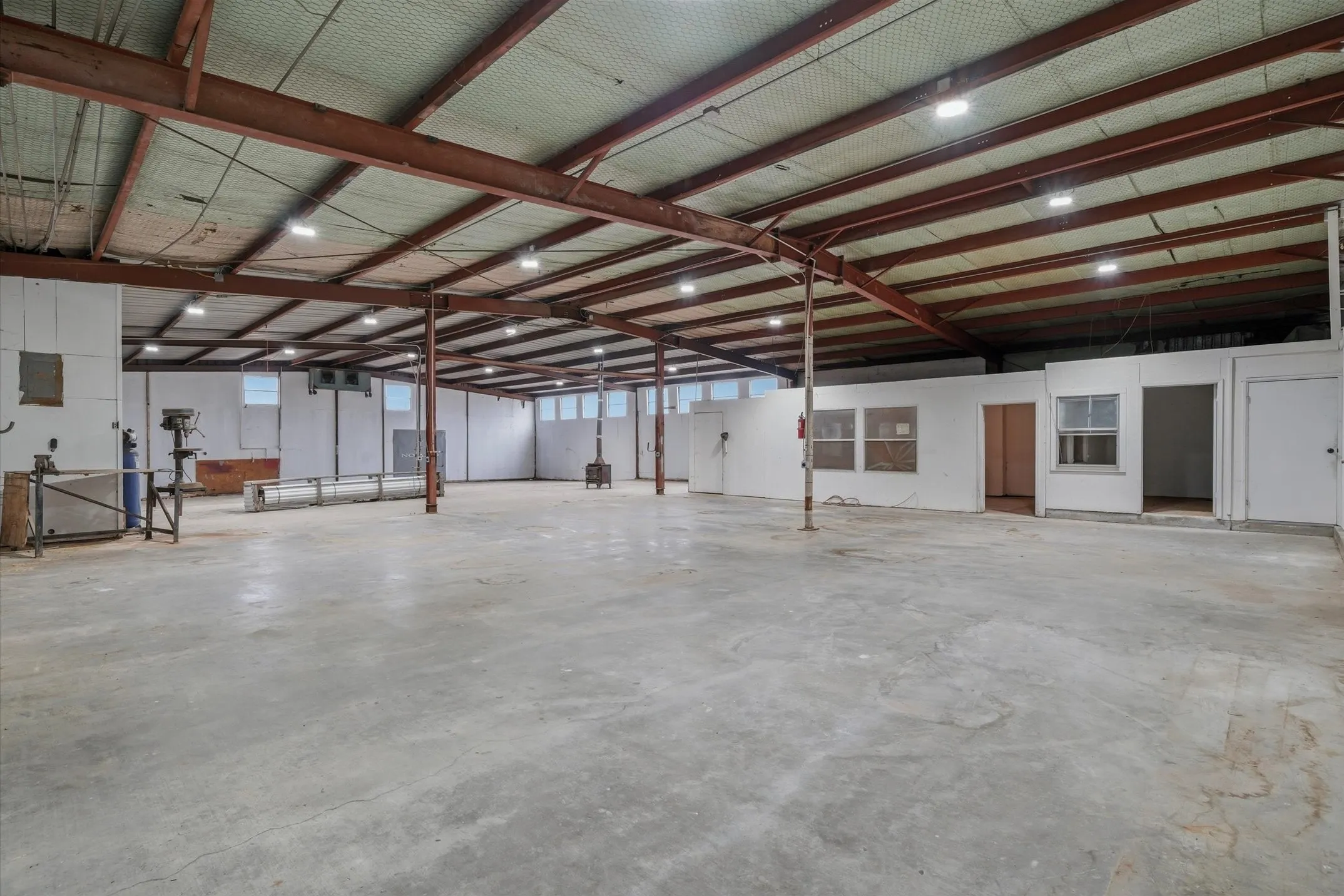 Office For Sale in Kaufman County , 9474 HWY 175, Kemp, Texas 75143, 0, 0, Garage spaces, 20,568 Sqft, built in 1990, Preowned, mls#21146136, Real Estate Agent in Kemp, Homes For Sale in Kaufman county, Homes For Sale in Kemp, Realtor in Kemp Texas, Real Estate Brokerage Independent Realty Texas, Luminita Cordes Realtor