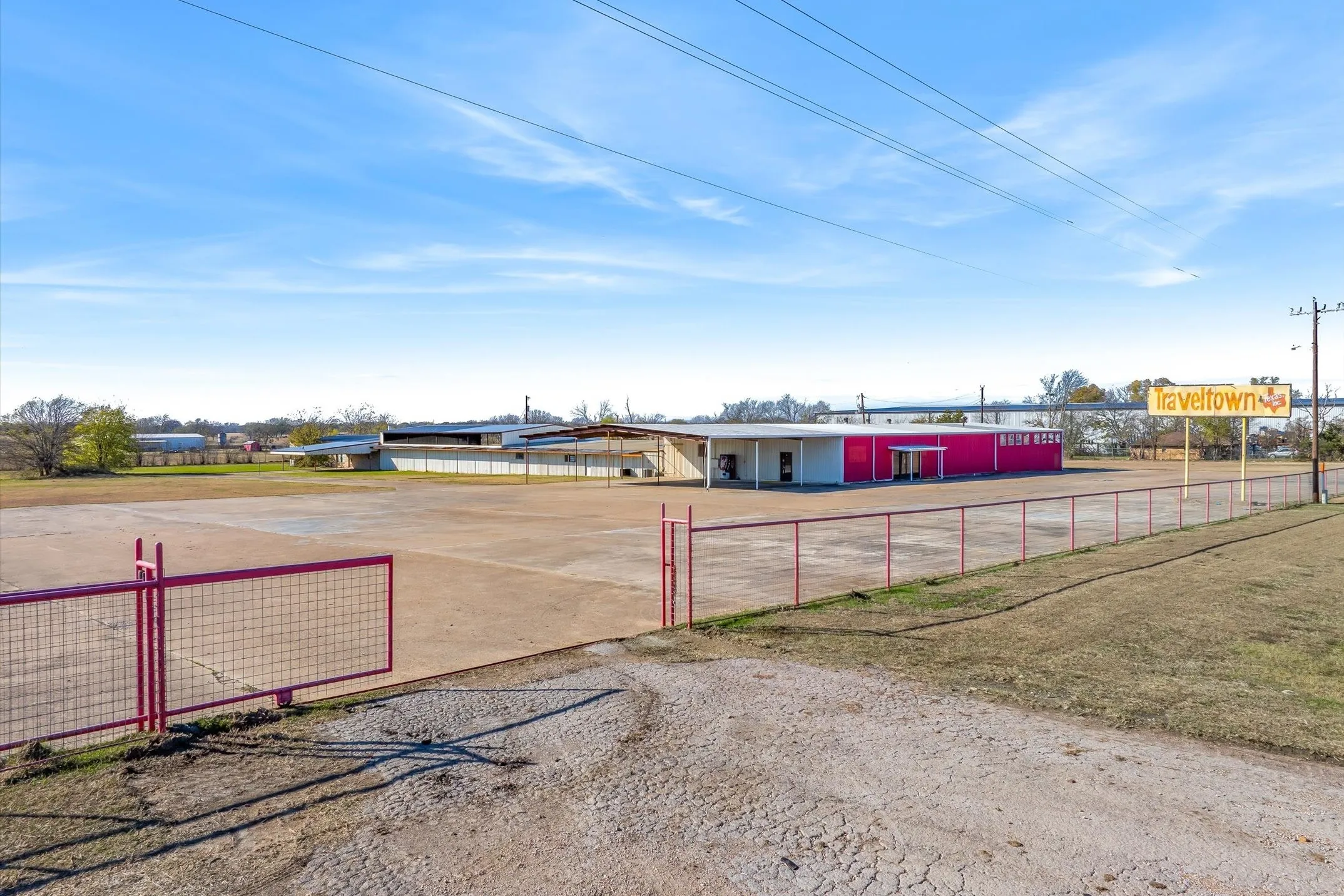 Office For Sale in Kaufman County , 9474 HWY 175, Kemp, Texas 75143, 0, 0, Garage spaces, 20,568 Sqft, built in 1990, Preowned, mls#21146136, Real Estate Agent in Kemp, Homes For Sale in Kaufman county, Homes For Sale in Kemp, Realtor in Kemp Texas, Real Estate Brokerage Independent Realty Texas, Luminita Cordes Realtor