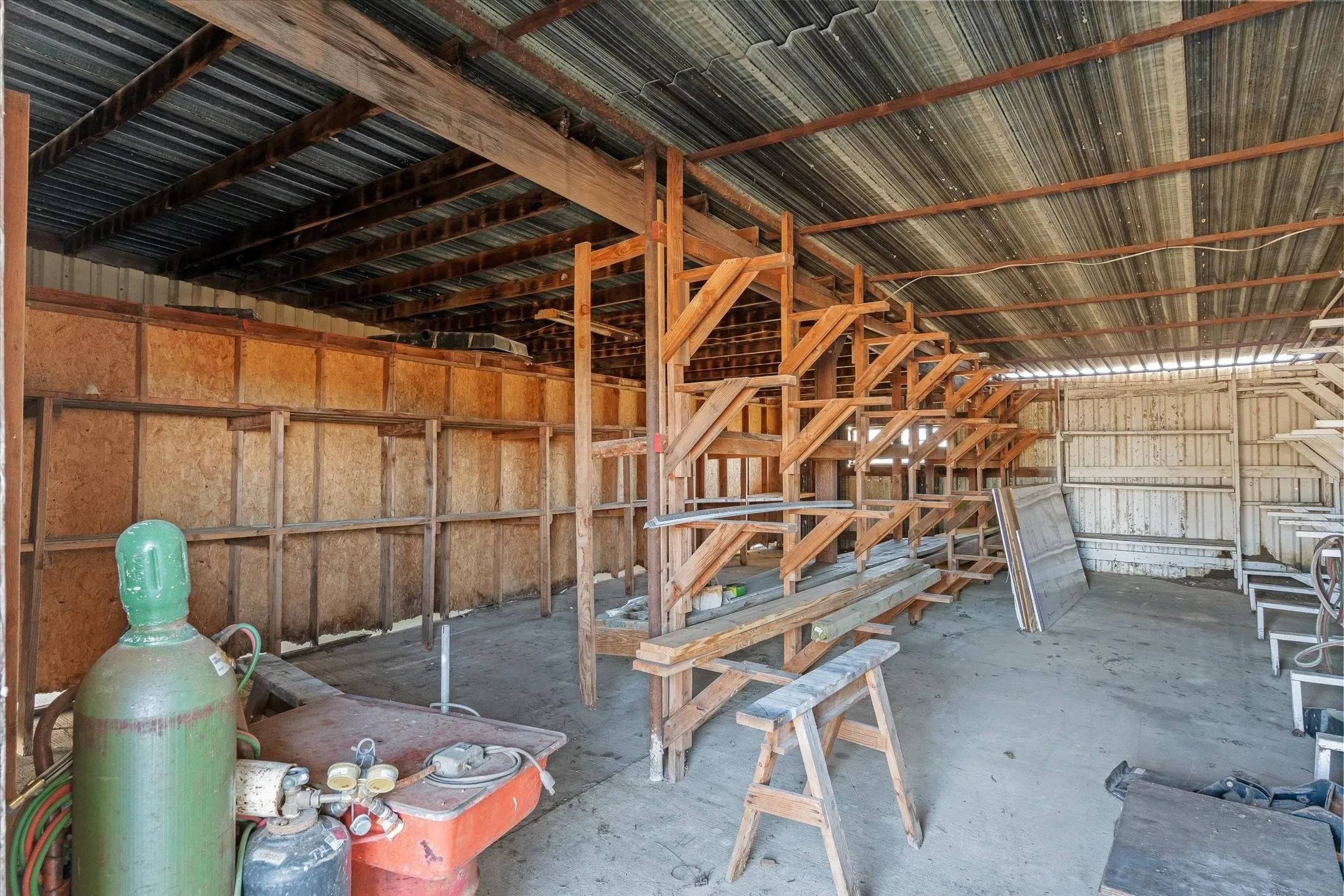 Office For Sale in Kaufman County , 9474 HWY 175, Kemp, Texas 75143, 0, 0, Garage spaces, 20,568 Sqft, built in 1990, Preowned, mls#21146136, Real Estate Agent in Kemp, Homes For Sale in Kaufman county, Homes For Sale in Kemp, Realtor in Kemp Texas, Real Estate Brokerage Independent Realty Texas, Luminita Cordes Realtor