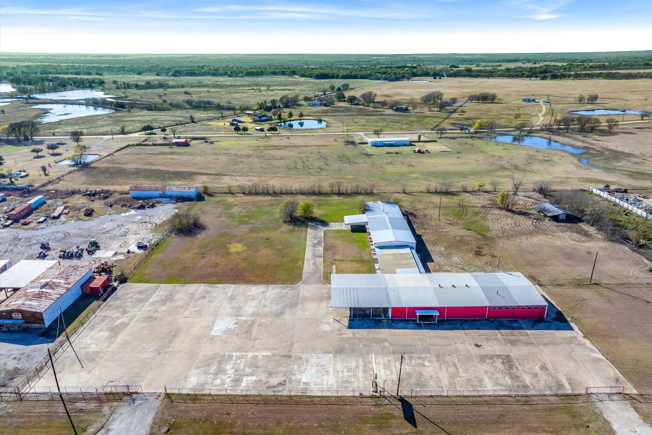 Office For Sale in Kaufman County , 9474 HWY 175, Kemp, Texas 75143, 0, 0, Garage spaces, 20,568 Sqft, built in 1990, Preowned, mls#21146136, Real Estate Agent in Kemp, Homes For Sale in Kaufman county, Homes For Sale in Kemp, Realtor in Kemp Texas, Real Estate Brokerage Independent Realty Texas, Luminita Cordes Realtor