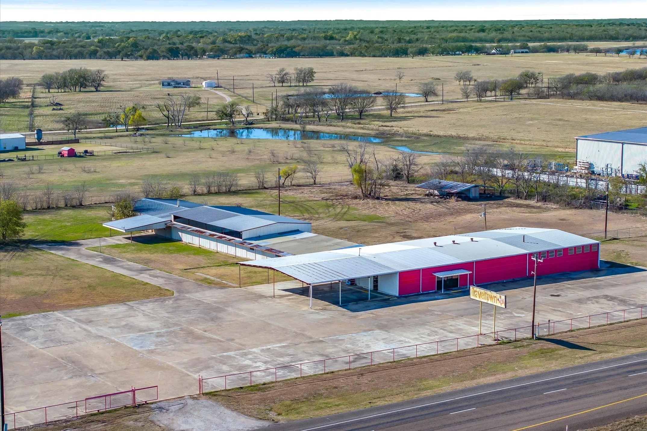 Office For Sale in Kaufman County , 9474 HWY 175, Kemp, Texas 75143, 0, 0, Garage spaces, 20,568 Sqft, built in 1990, Preowned, mls#21146136, Real Estate Agent in Kemp, Homes For Sale in Kaufman county, Homes For Sale in Kemp, Realtor in Kemp Texas, Real Estate Brokerage Independent Realty Texas, Luminita Cordes Realtor
