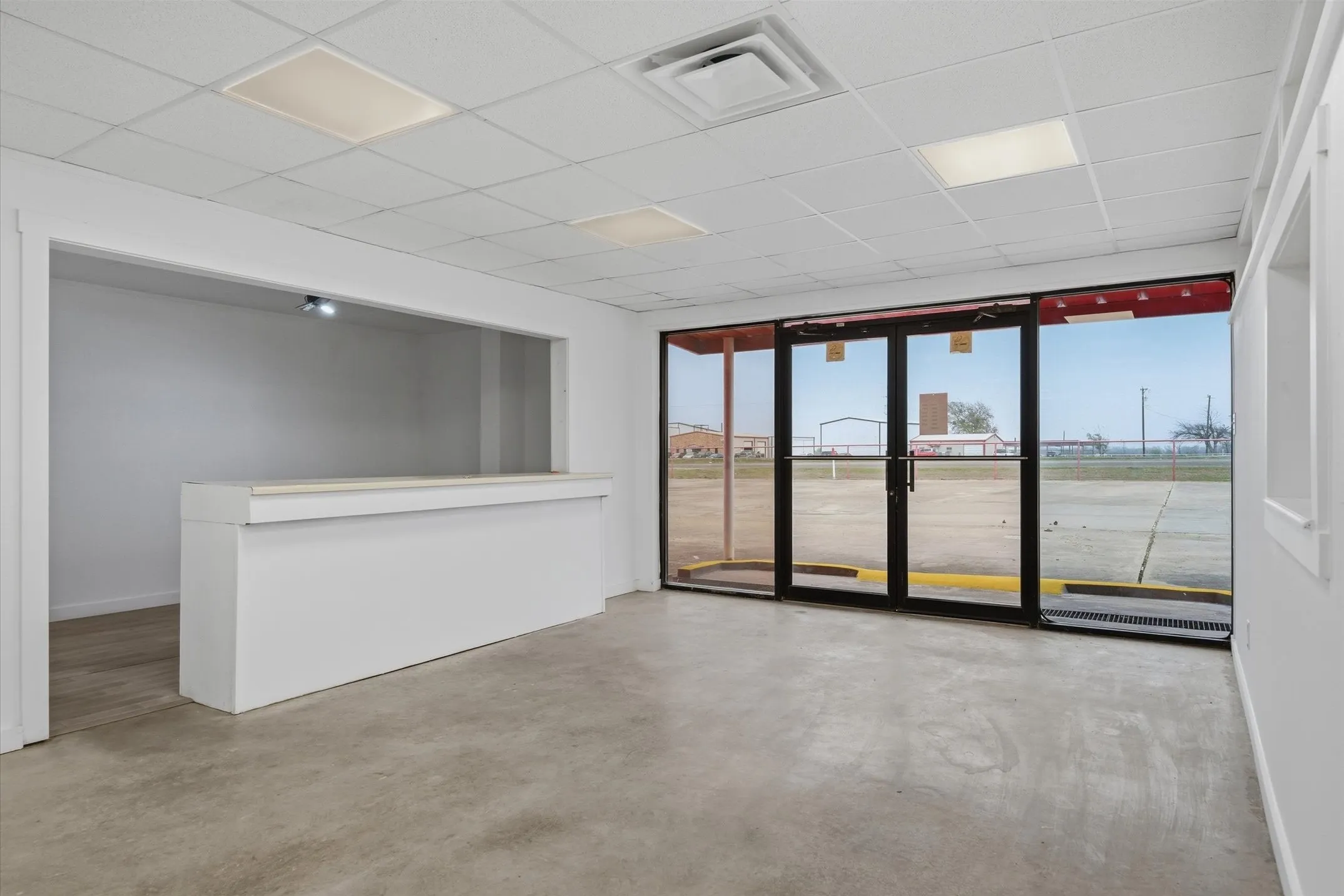Office For Sale in Kaufman County , 9474 HWY 175, Kemp, Texas 75143, 0, 0, Garage spaces, 20,568 Sqft, built in 1990, Preowned, mls#21146136, Real Estate Agent in Kemp, Homes For Sale in Kaufman county, Homes For Sale in Kemp, Realtor in Kemp Texas, Real Estate Brokerage Independent Realty Texas, Luminita Cordes Realtor