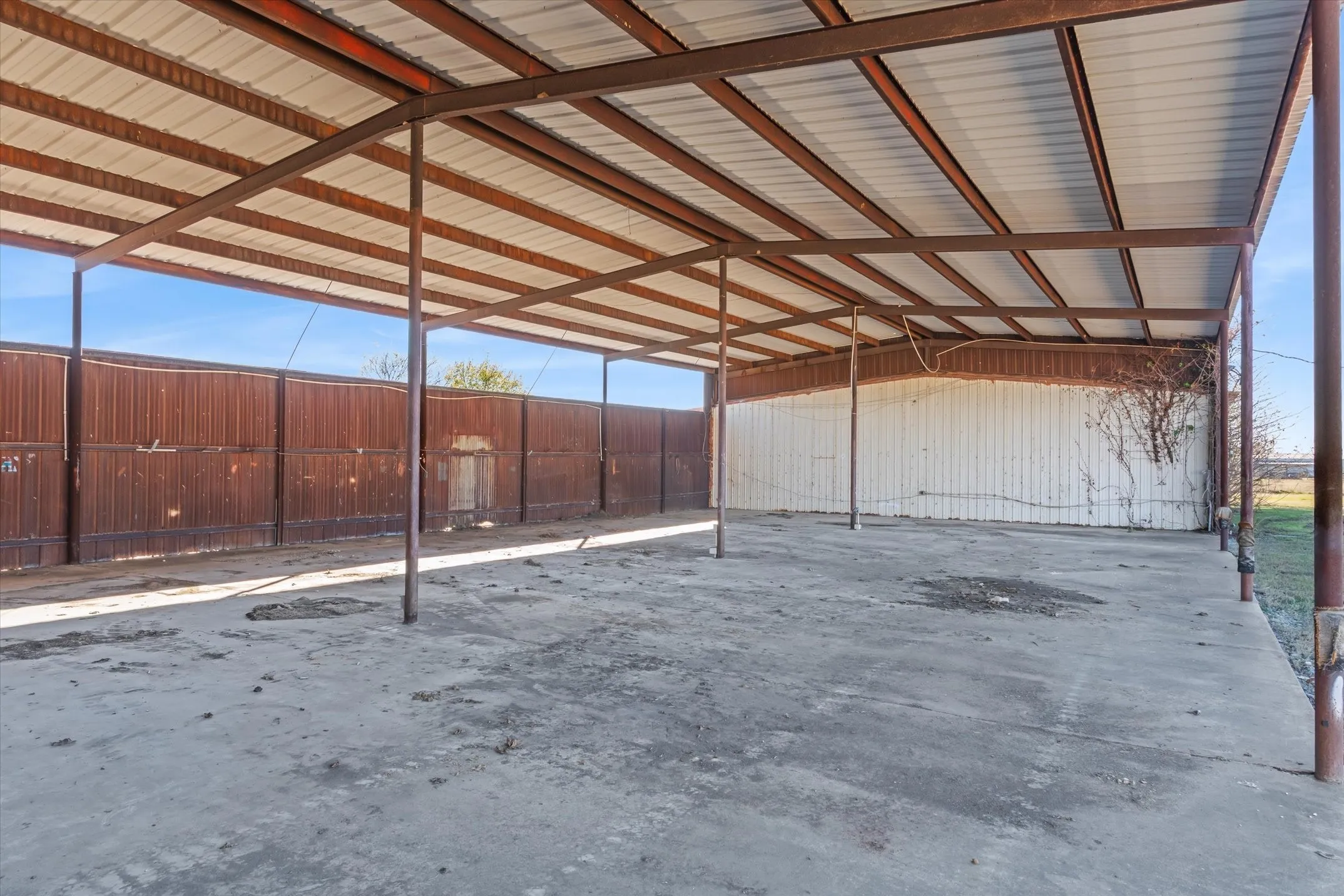 Office For Sale in Kaufman County , 9474 HWY 175, Kemp, Texas 75143, 0, 0, Garage spaces, 20,568 Sqft, built in 1990, Preowned, mls#21146136, Real Estate Agent in Kemp, Homes For Sale in Kaufman county, Homes For Sale in Kemp, Realtor in Kemp Texas, Real Estate Brokerage Independent Realty Texas, Luminita Cordes Realtor