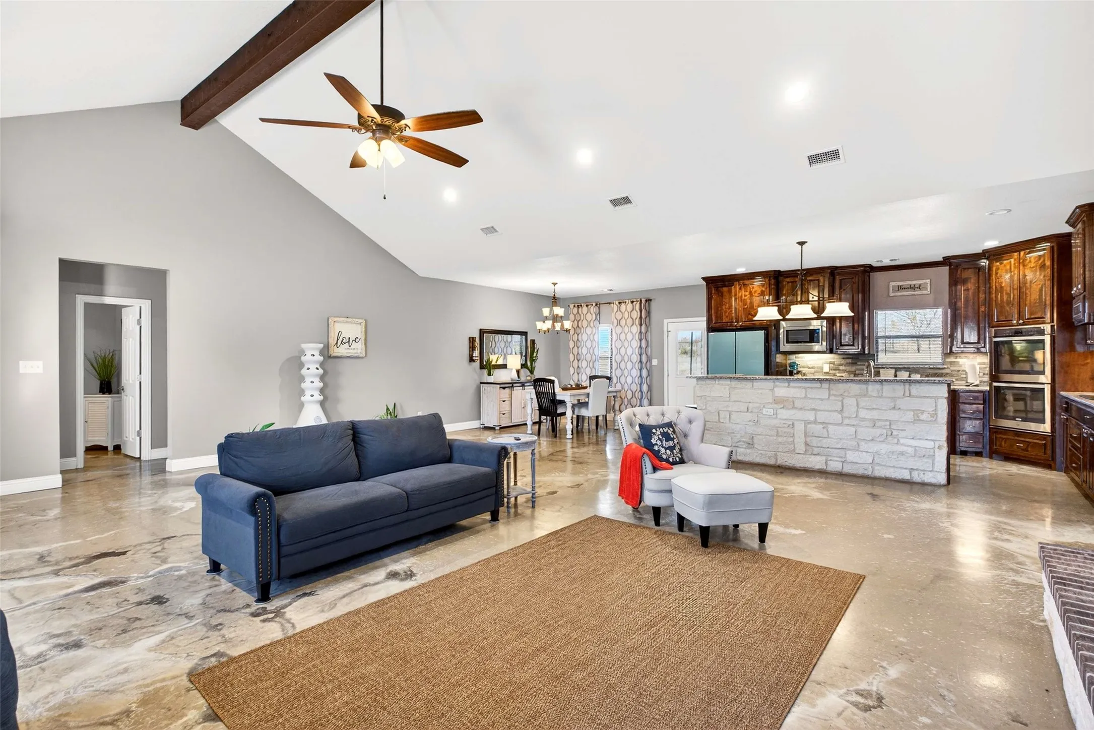 Single Family Residence For Sale in Wise County , 1081 County Road 3591, Paradise, Texas 76073, 4 Bedroom, 3 Bathroom, 2 Garage spaces, 2,742 Sqft, built in 2017, Preowned, mls#21144582, Real Estate Agent in Paradise, Homes For Sale in Wise county, Homes For Sale in Paradise, Realtor in Paradise Texas, Real Estate Brokerage Independent Realty Texas, Luminita Cordes Realtor